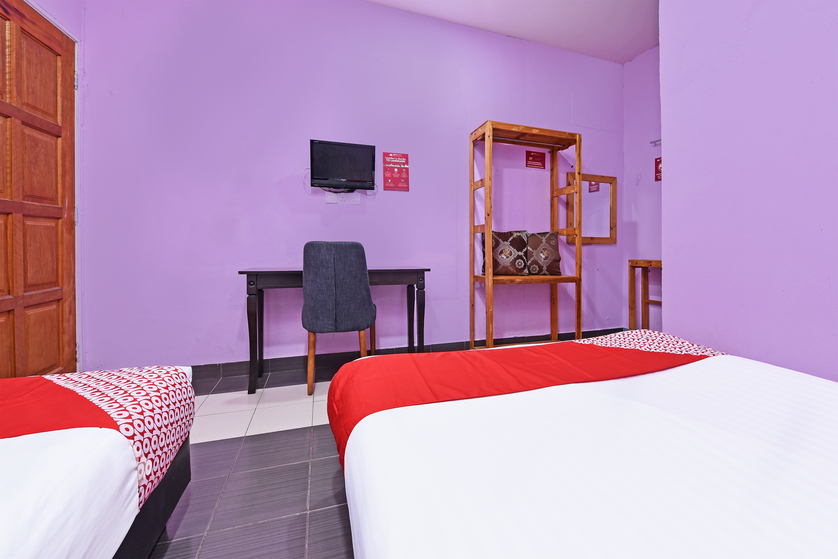 OYO 90561 Awan Biru Motel