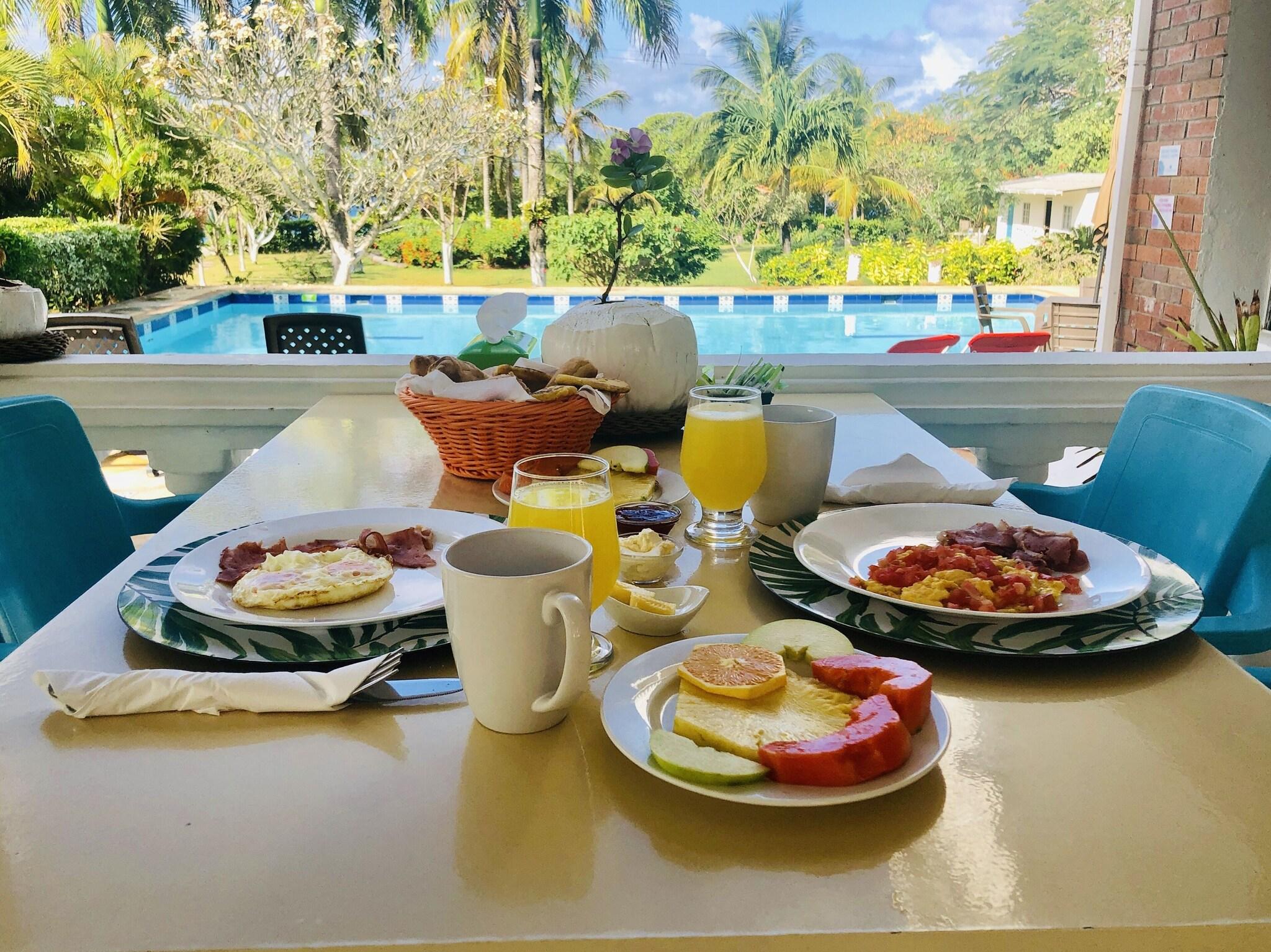 Casa de las Flores Tropical Lodge