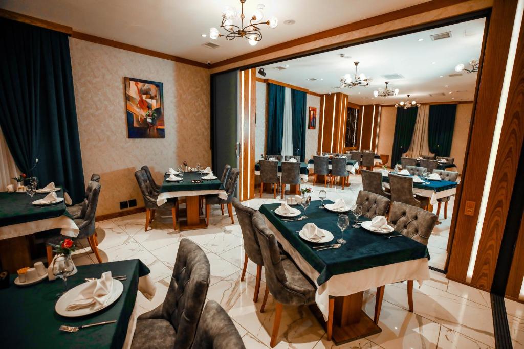 Regal Inn Badamdar Hotel