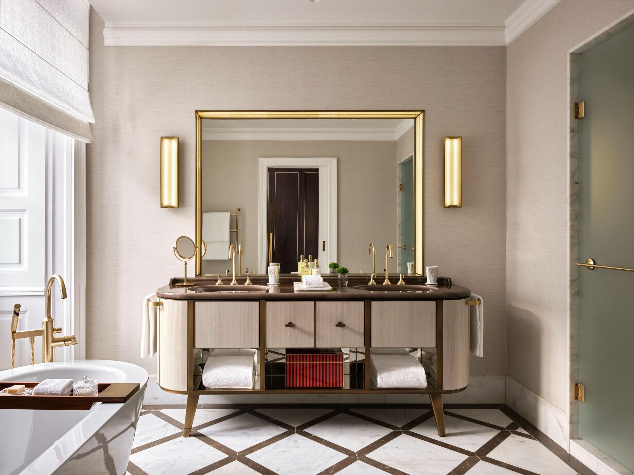 Rosewood Vienna by null