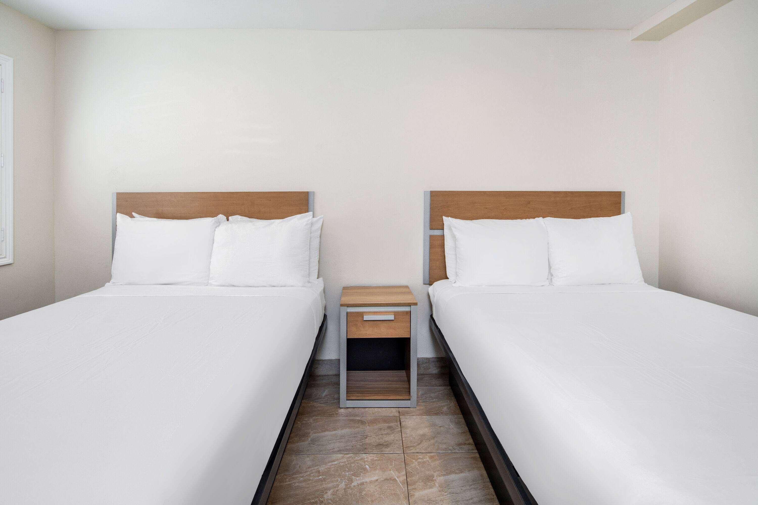 Super 8 by Wyndham Bakersfield CA