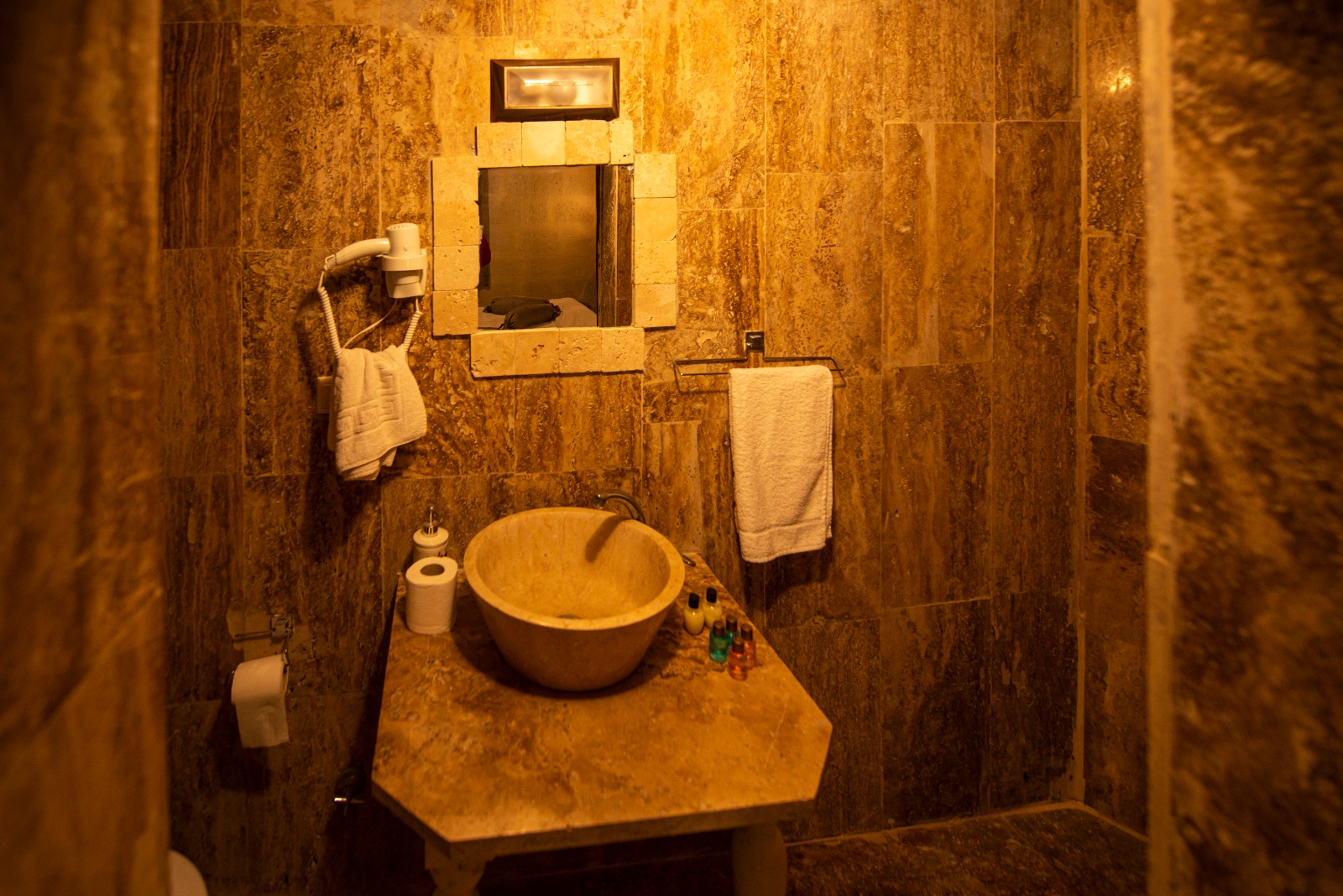 Glamada Cave Suites