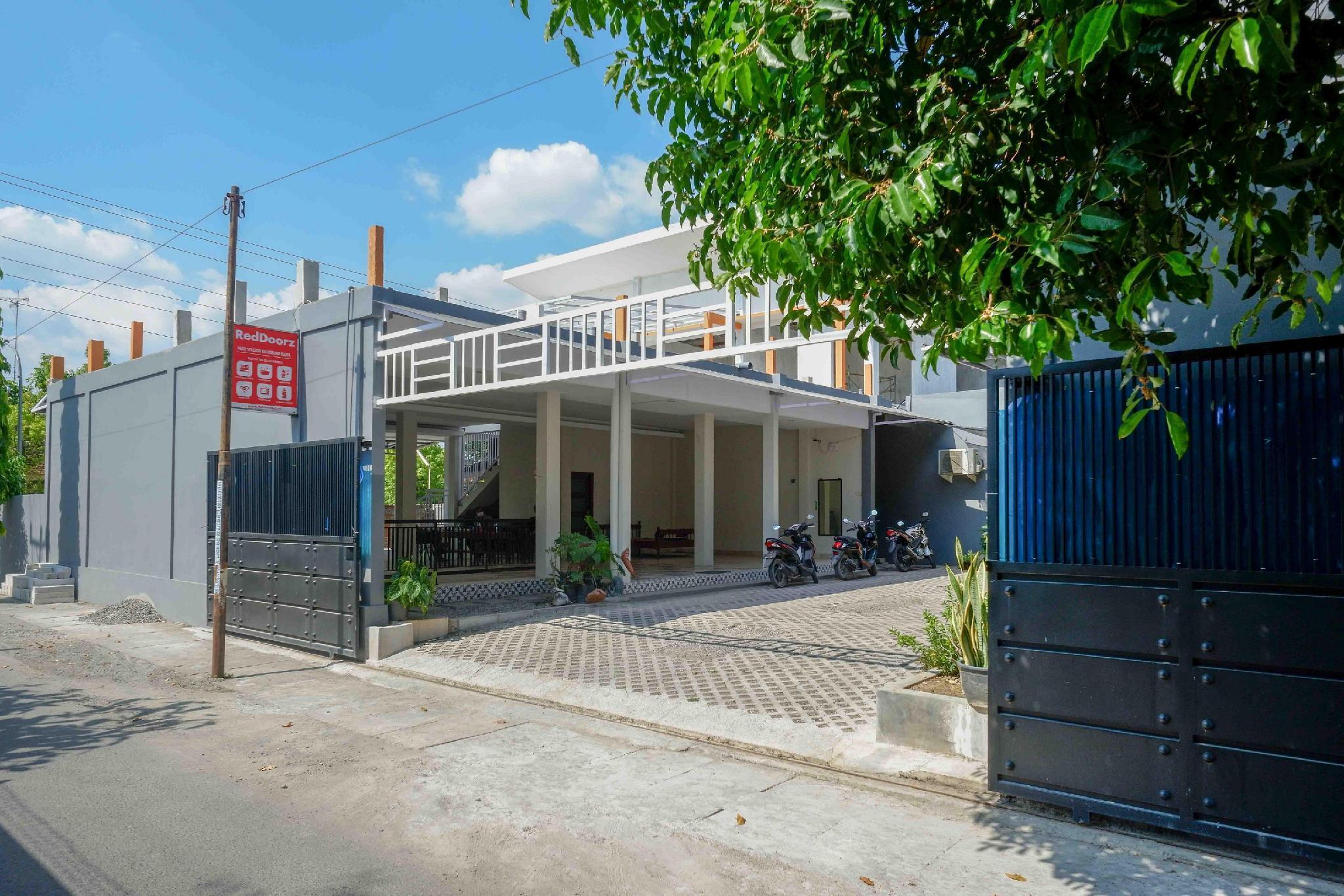 Exterior & Views 5, Reddoorz Near Stadion Kridosono Blora, Blora