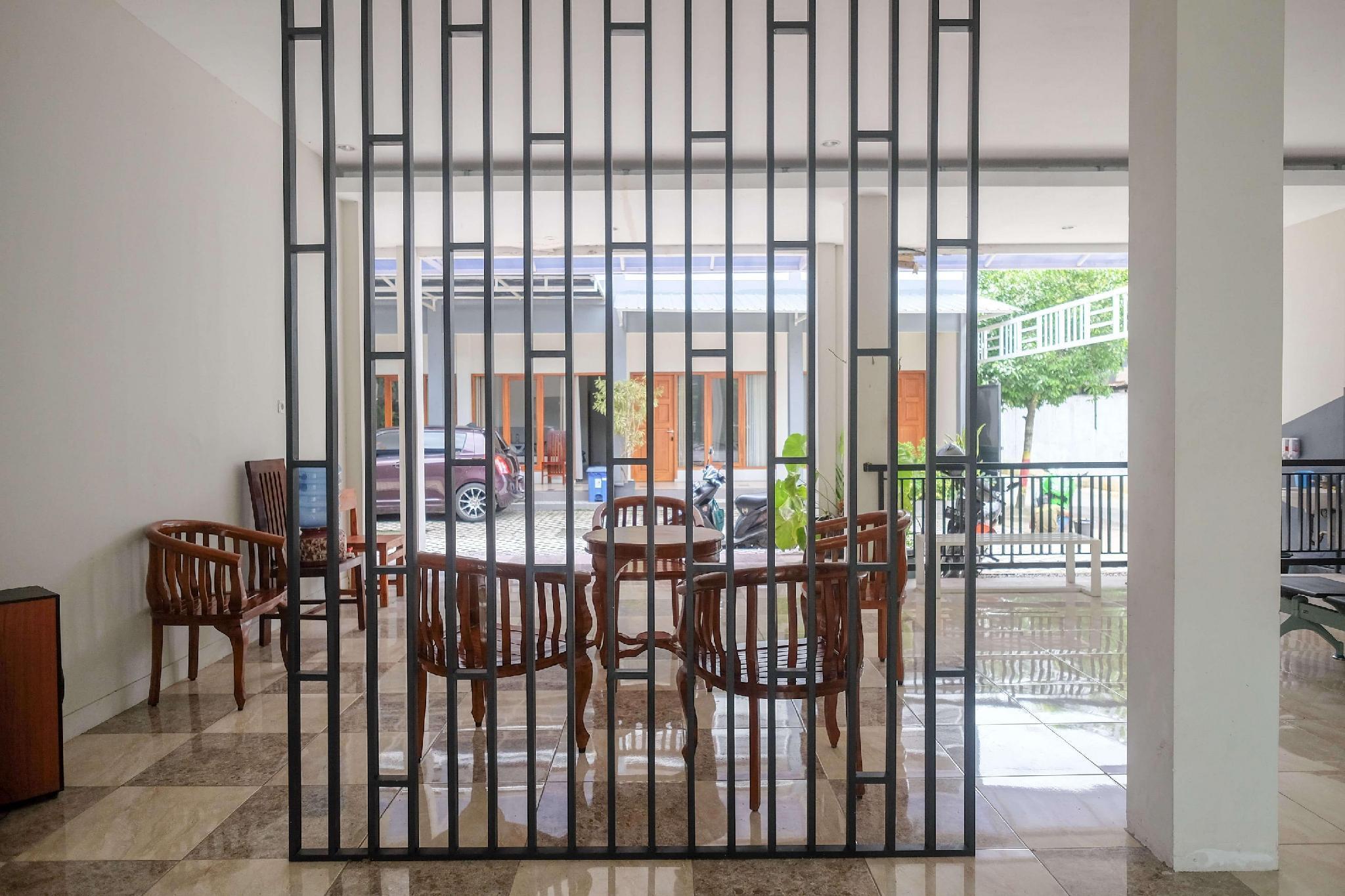 Public Area 4, Reddoorz Near Stadion Kridosono Blora, Blora