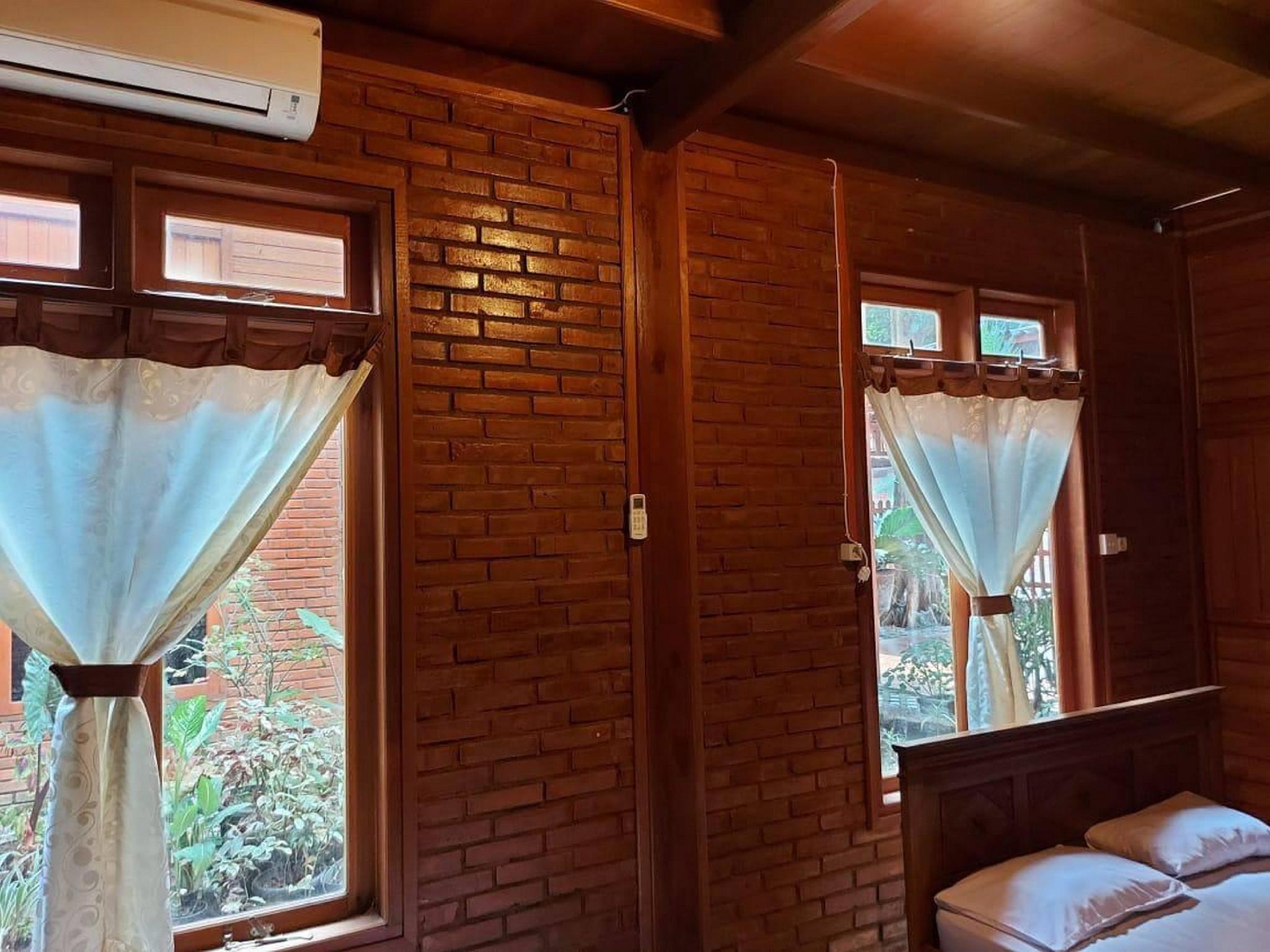 Exterior & Views, Roemah Kayu Saragan Syariah Magelang Redpartner, Magelang