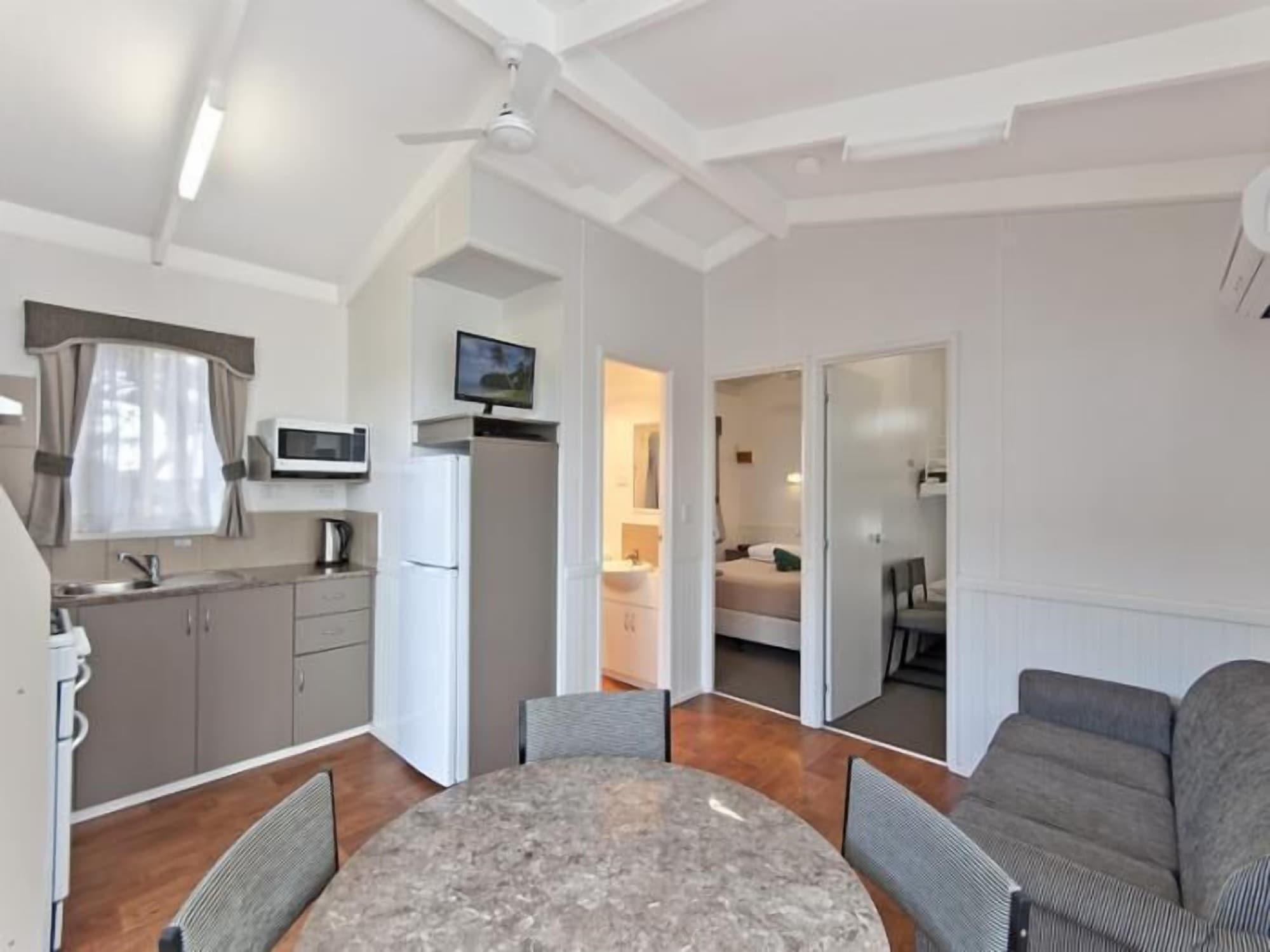 Room 5, Gum Tree Caravan Park, Moyne - South