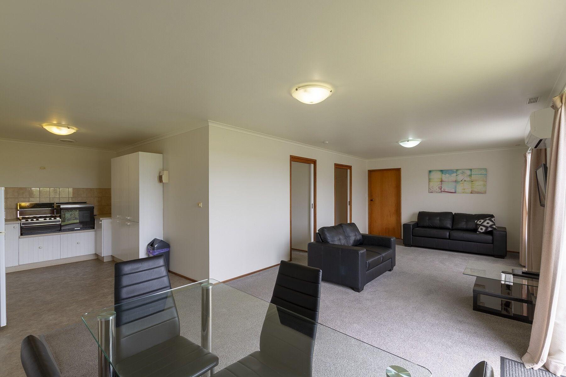 Room 2, Gum Tree Caravan Park, Moyne - South