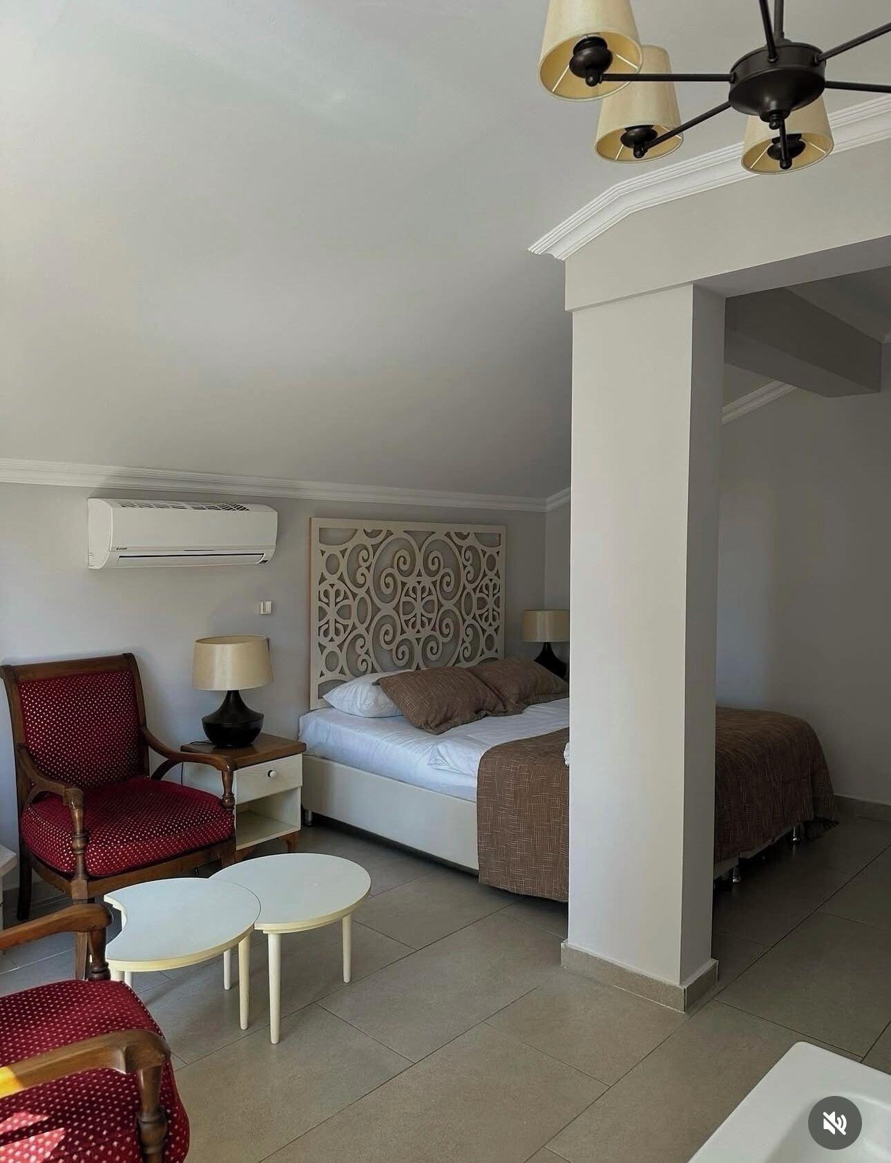 Sweet Home River Hotel