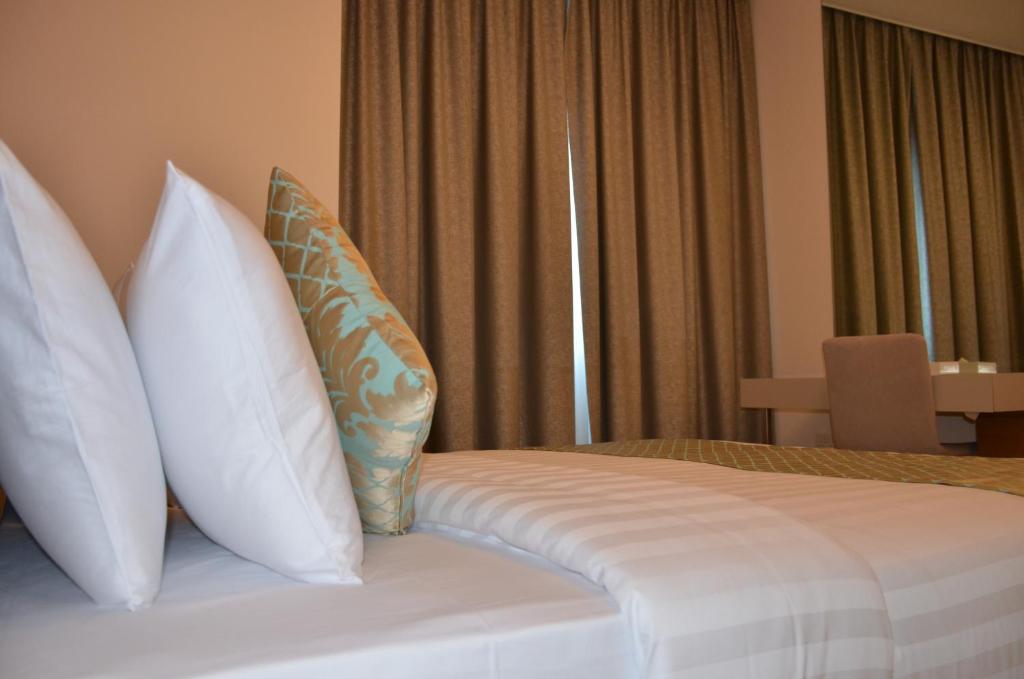 The Lodge Suites