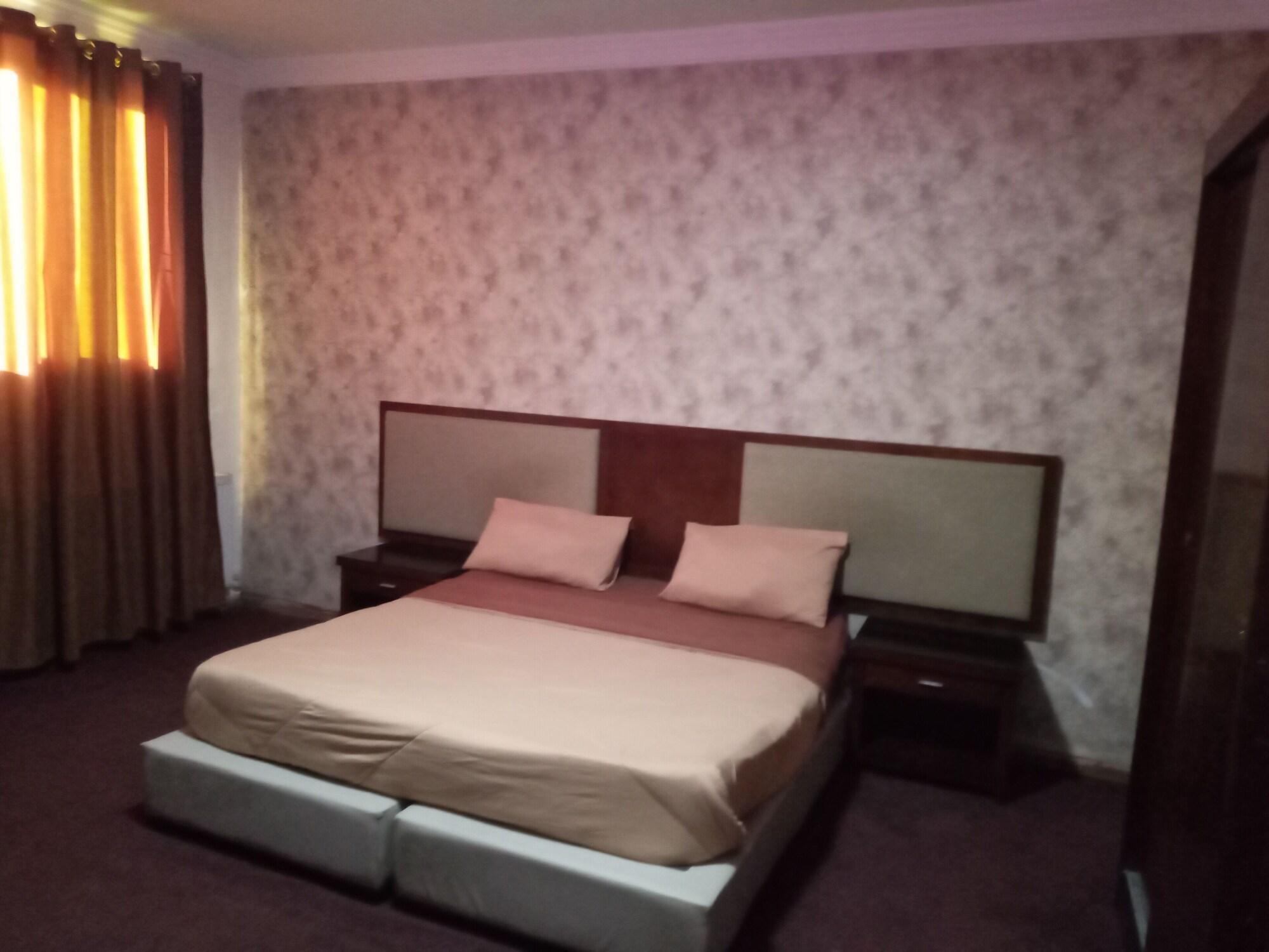 Seleen Hotel Suites