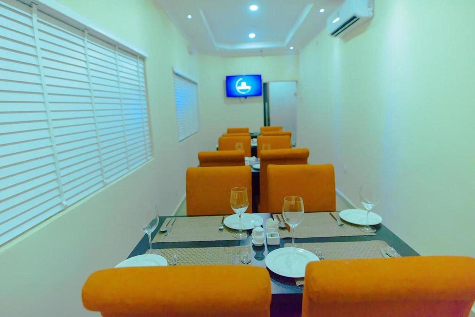 Cribville Hotel & Suites