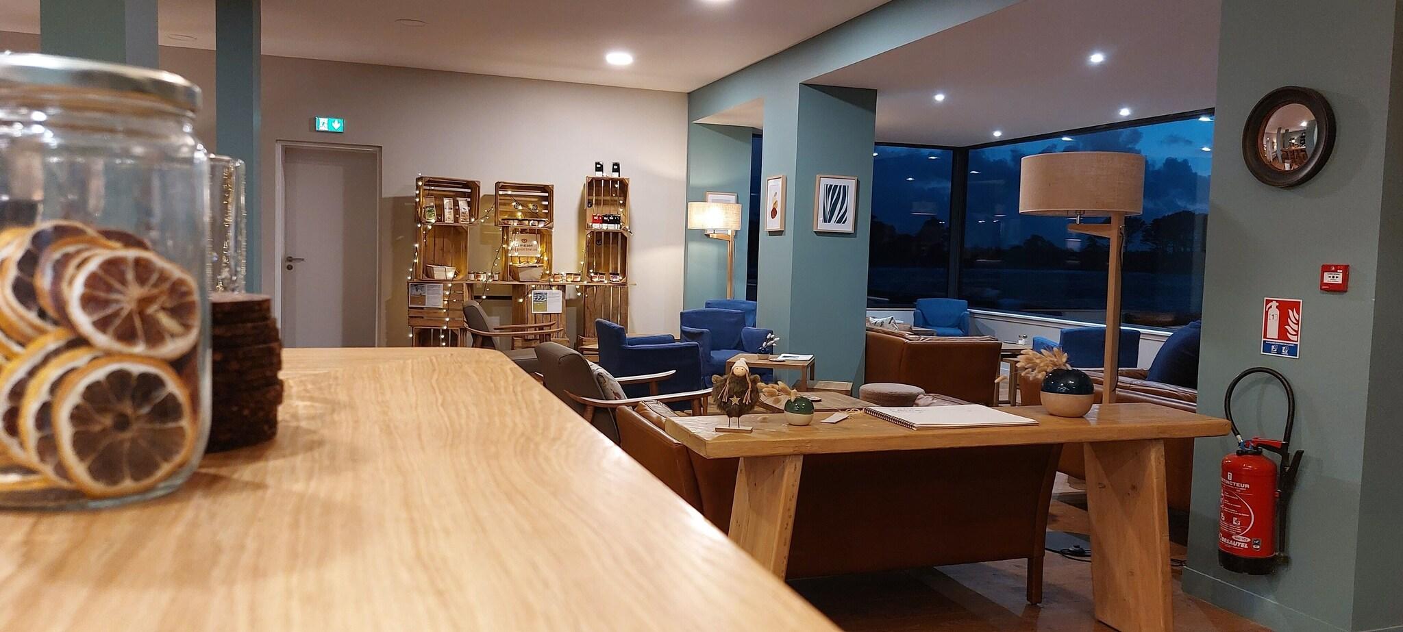 Logis Hôtel le Castel Ac'h by null