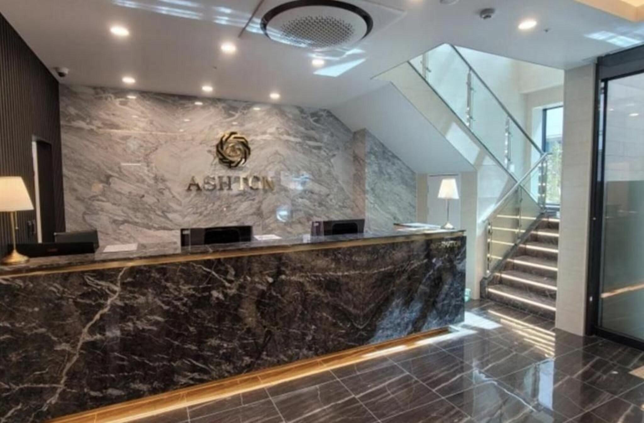 Ashton Hotel