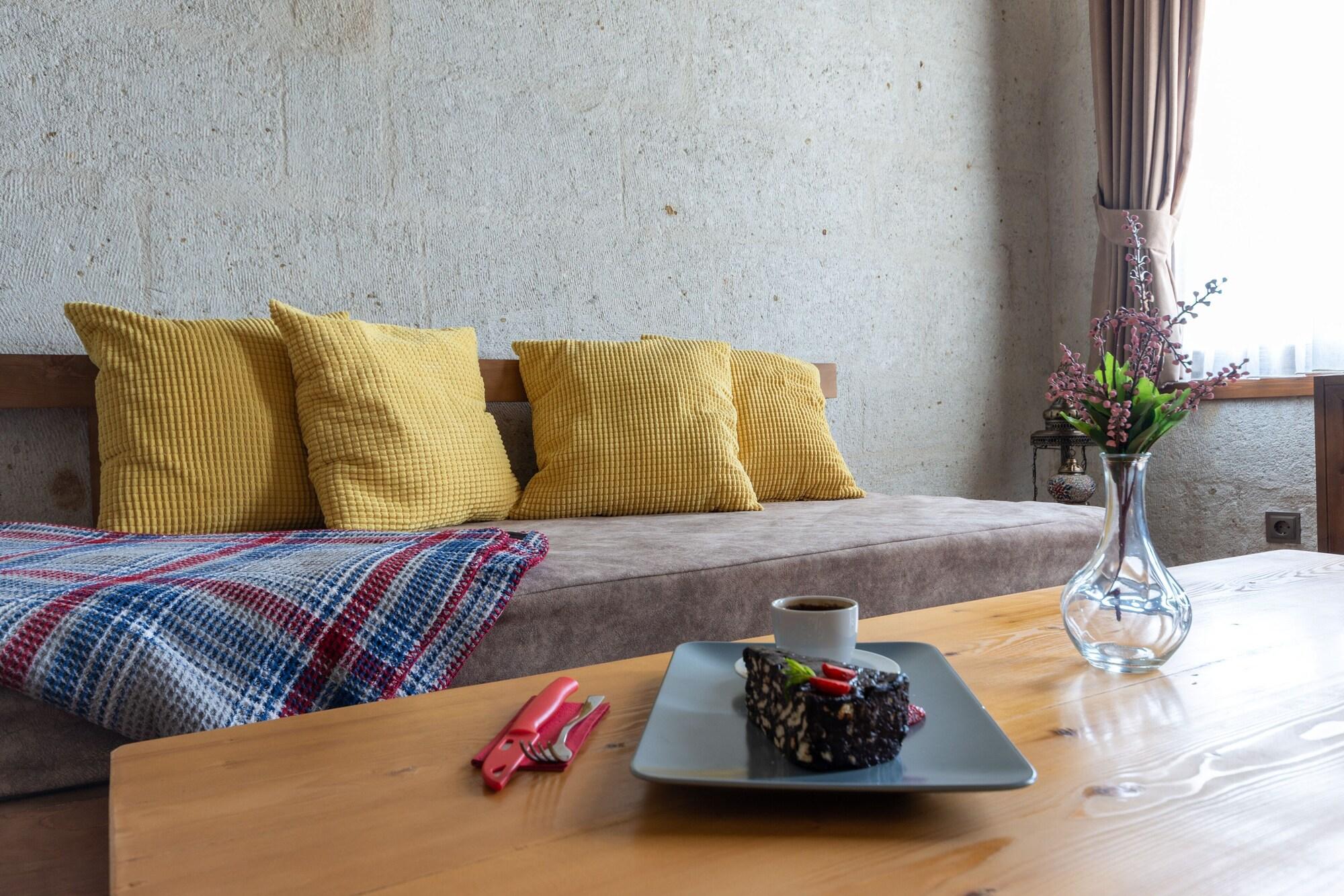Lemon Cave Suites And Coffee House