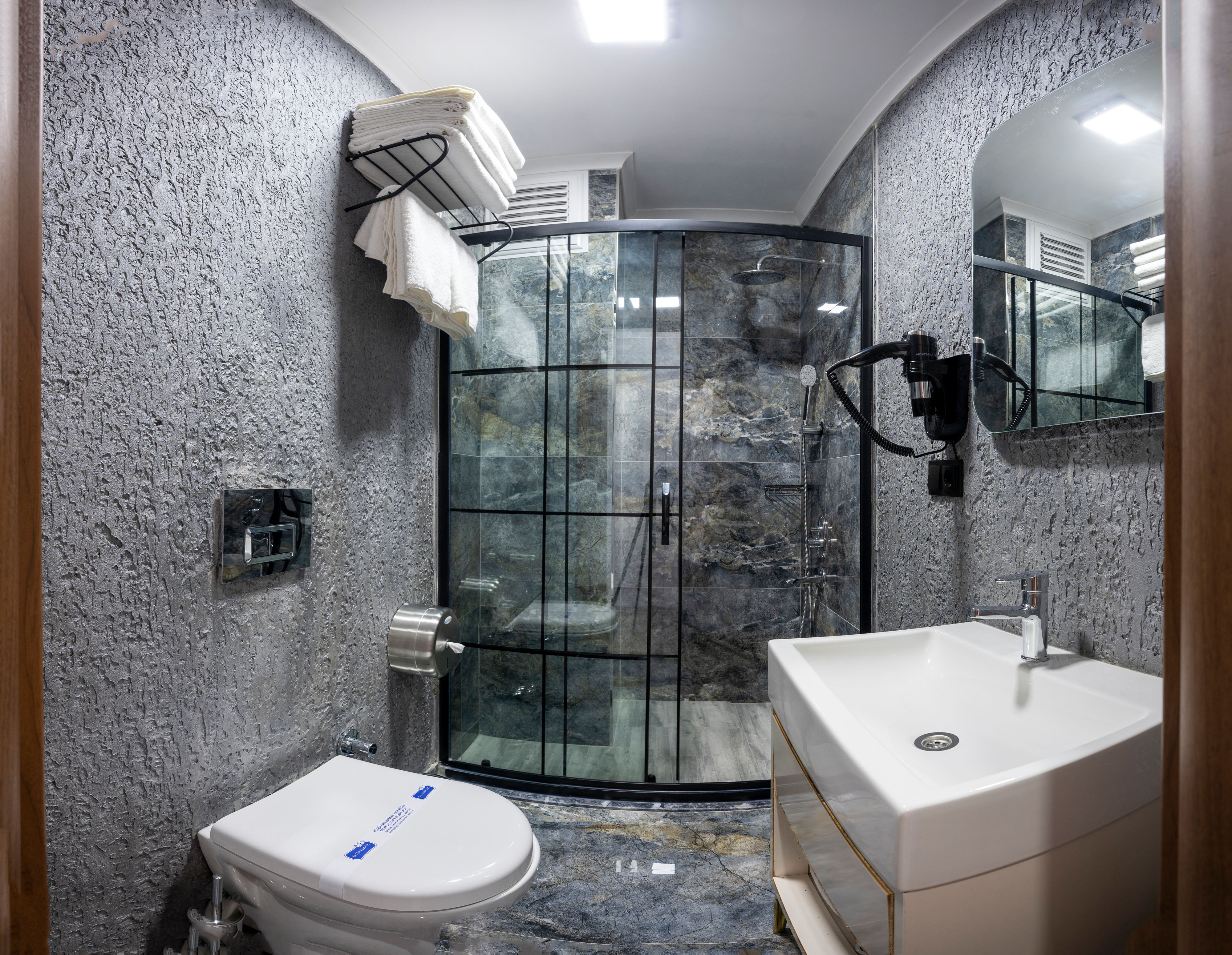 Luxury Airport Hotel