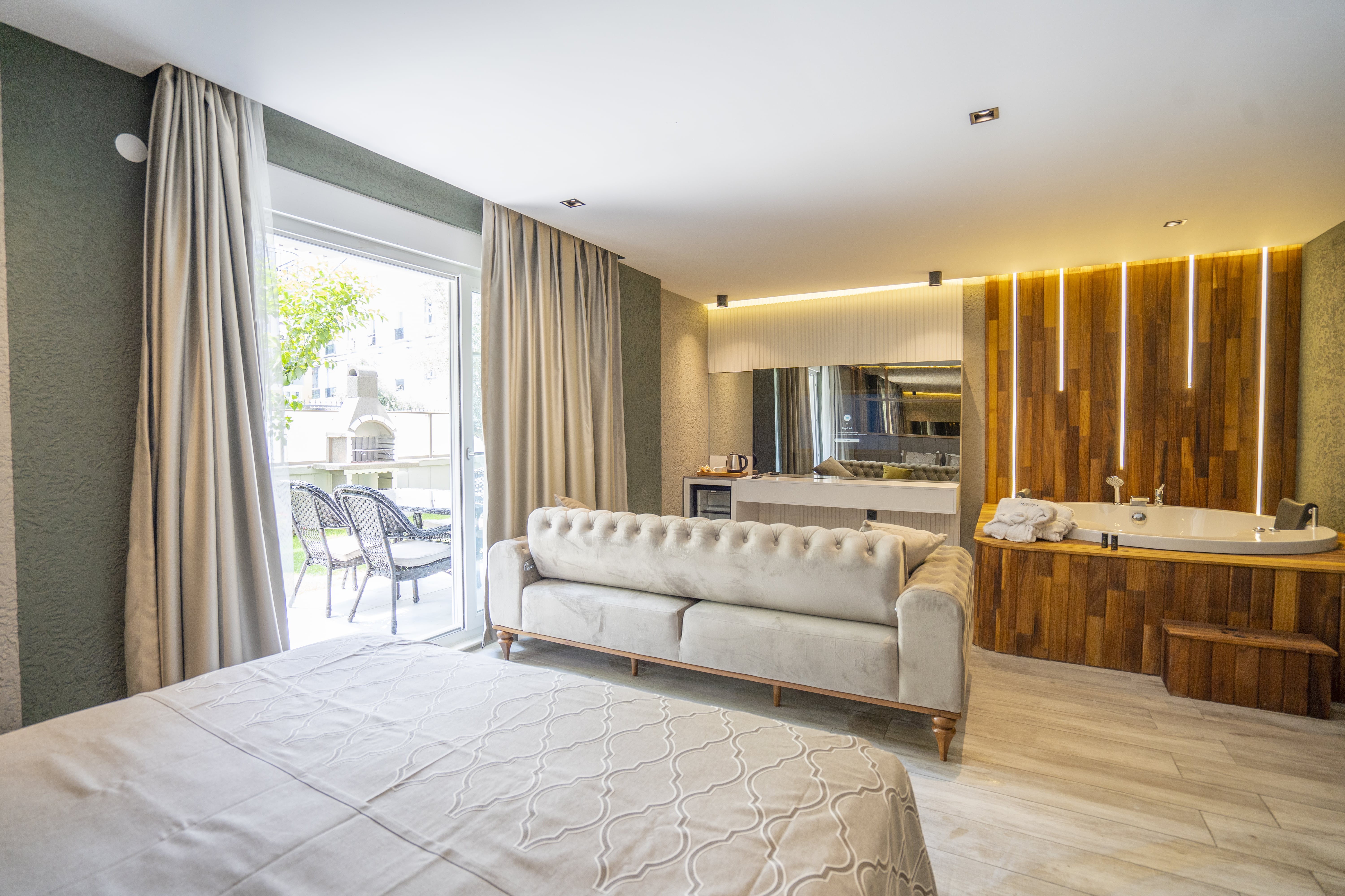 Suite, garden view