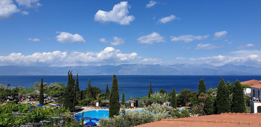 Sunrise Village Beach Hotel - Poză