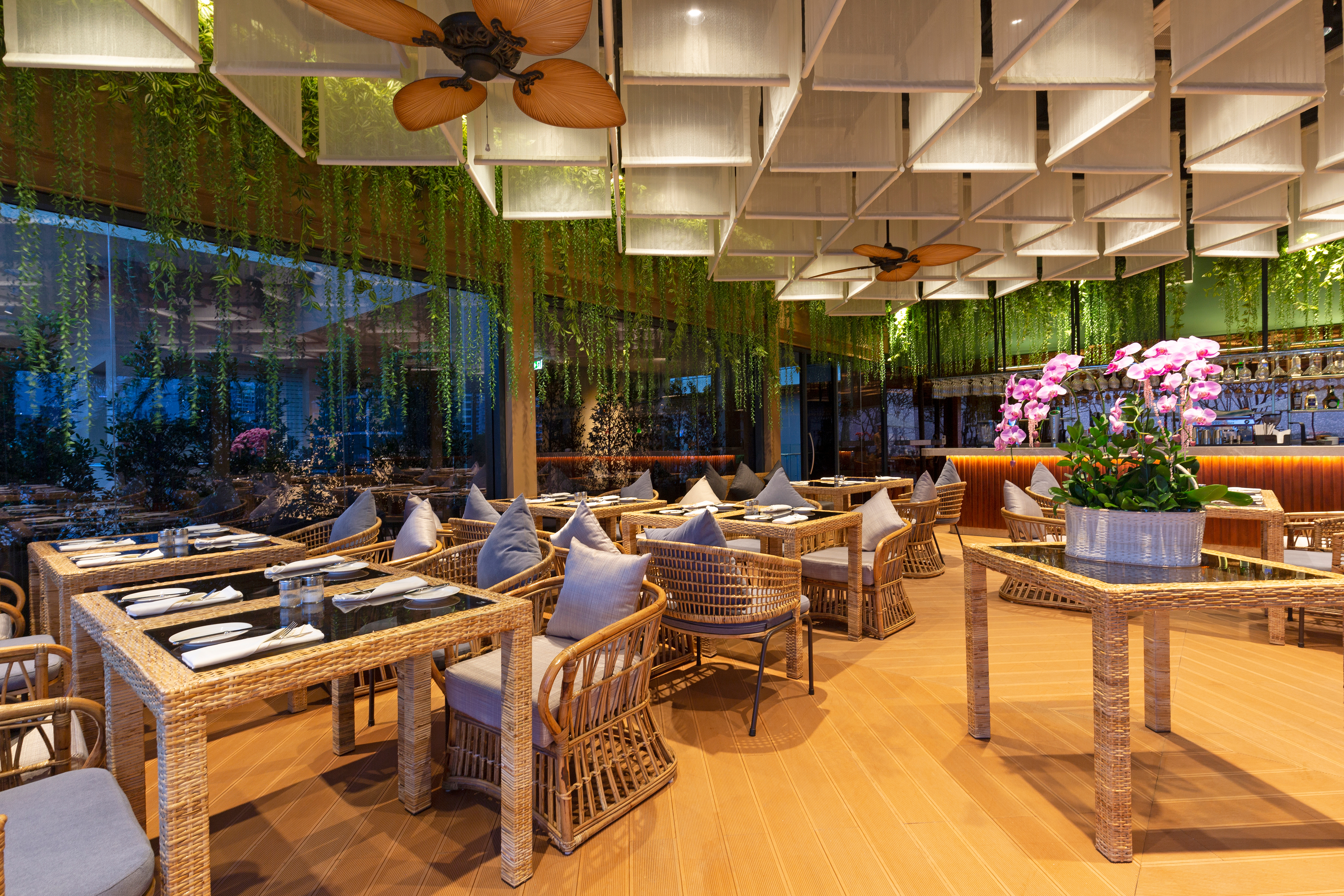 SUN & MOON, Riverside Hotel