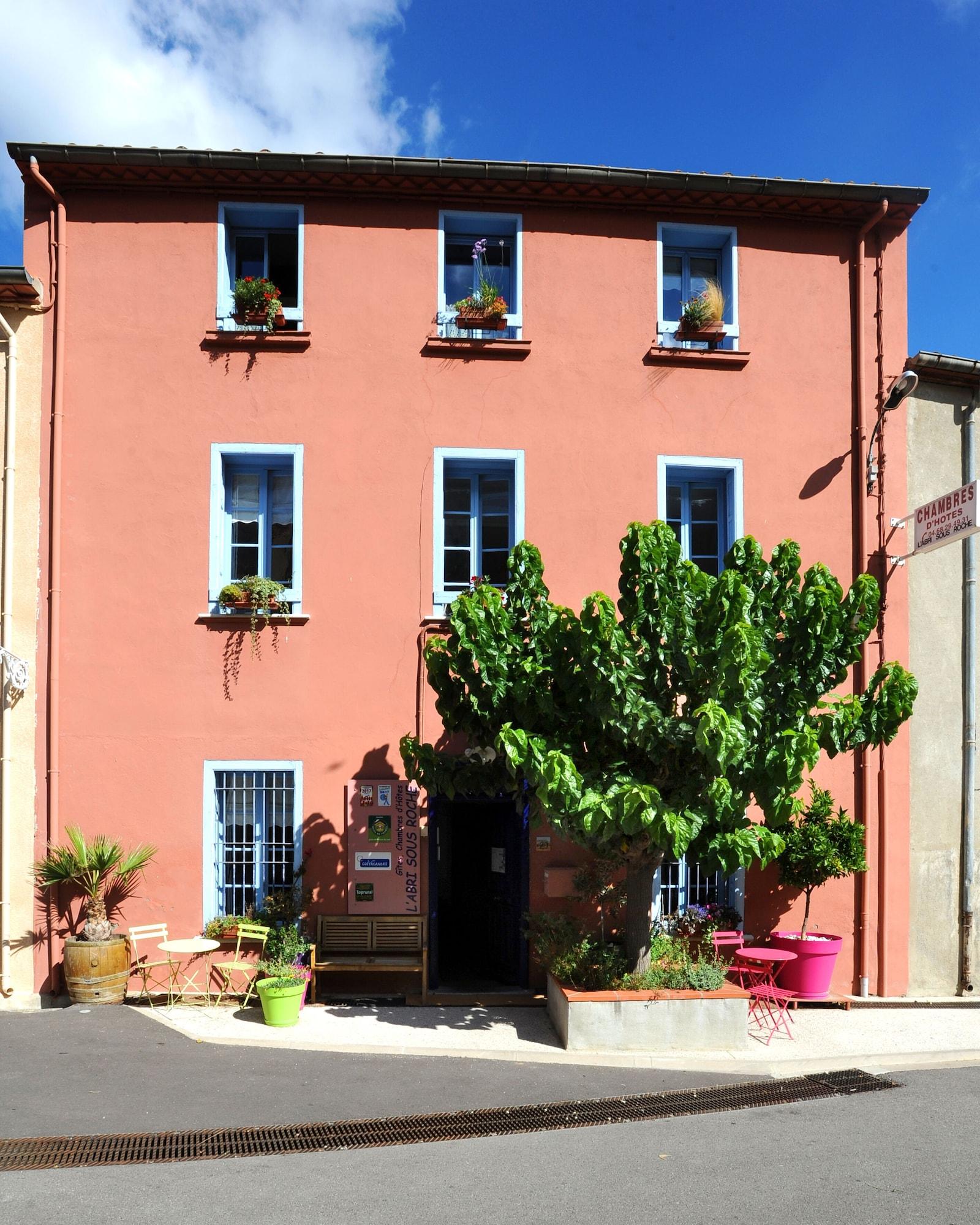 Chambres d'hôtes et Gîtes - L'abri sous roche image