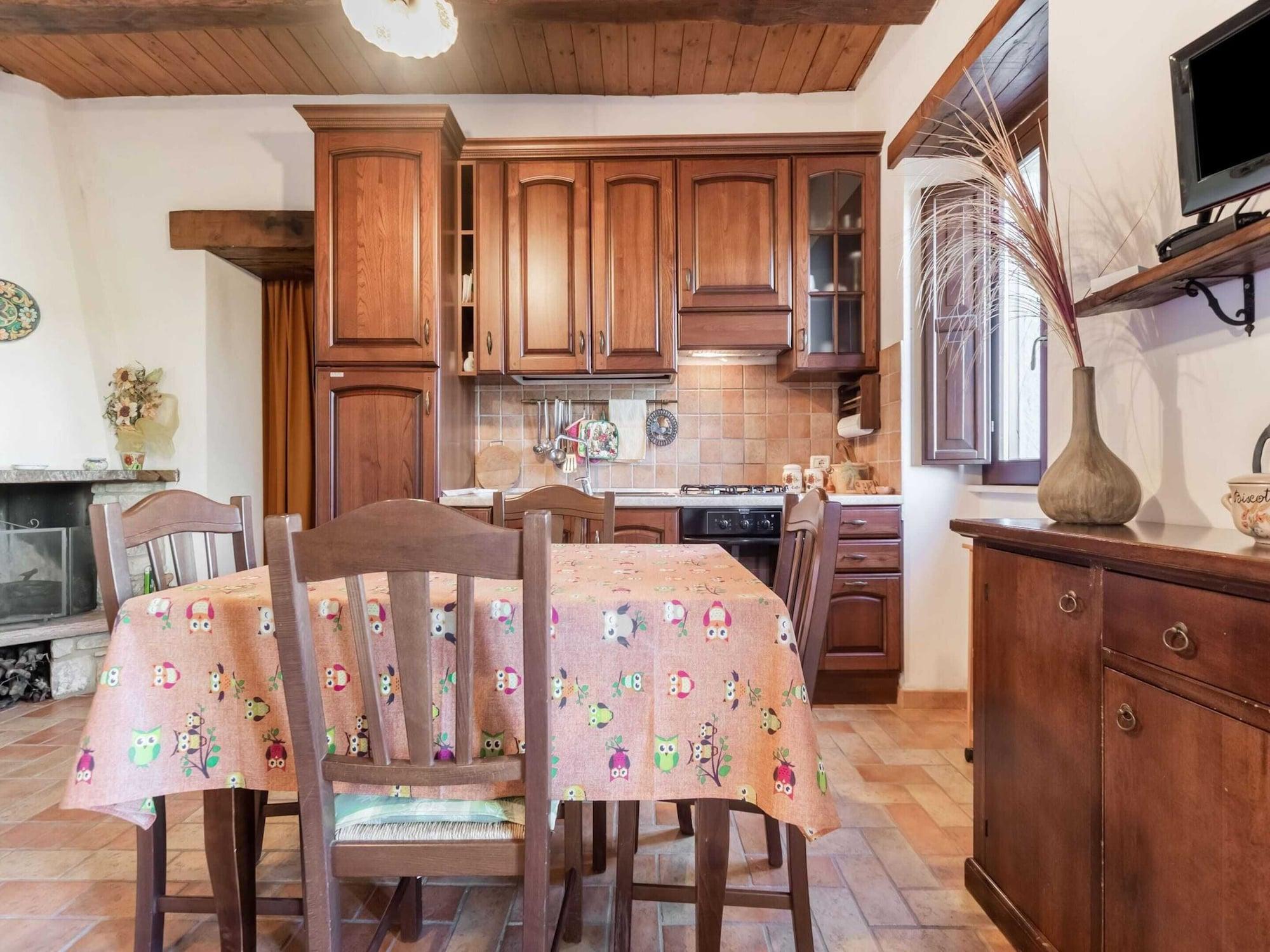Vibrant Cottage Near Lake In Bomba