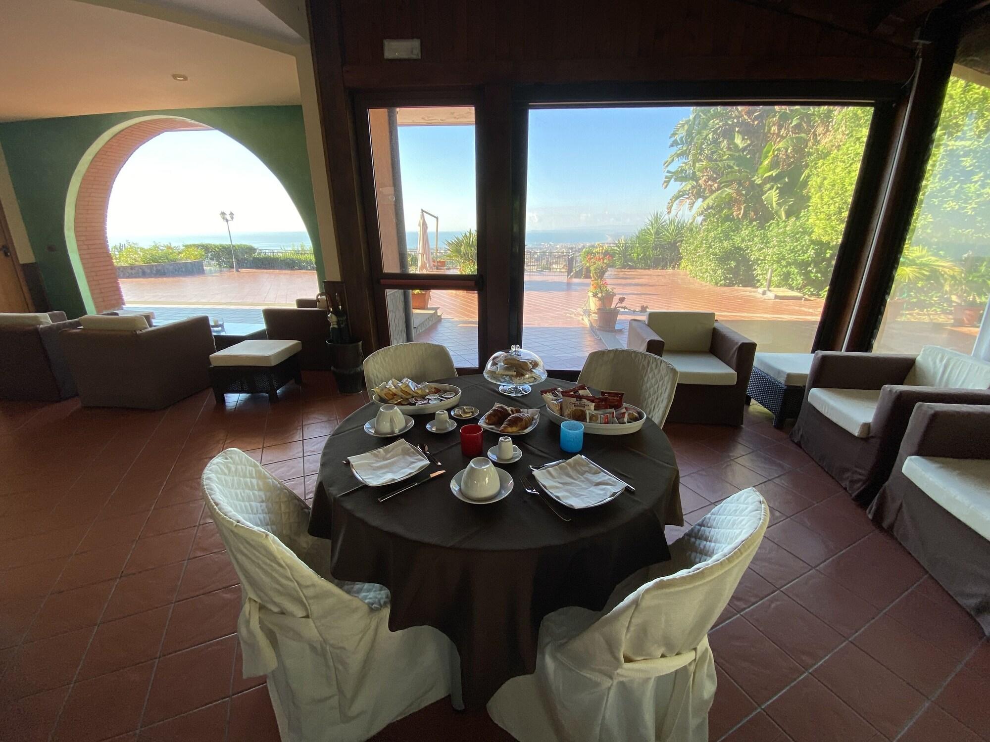 Villa Leucatia Bed Events