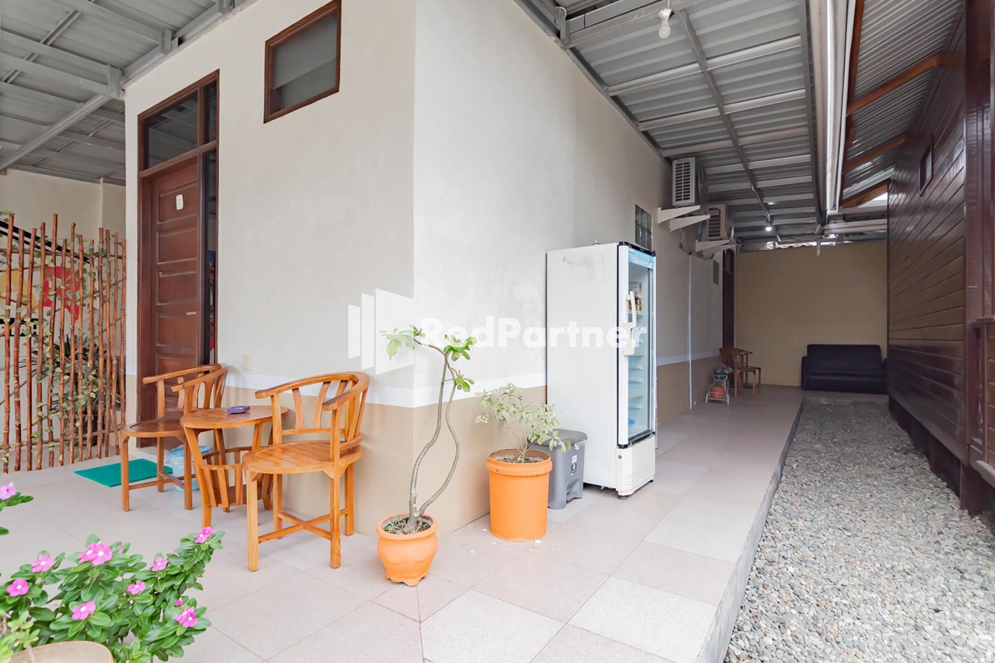 Exterior & Views 4, Langkar Guest House Syariah Redpartner, Samarinda