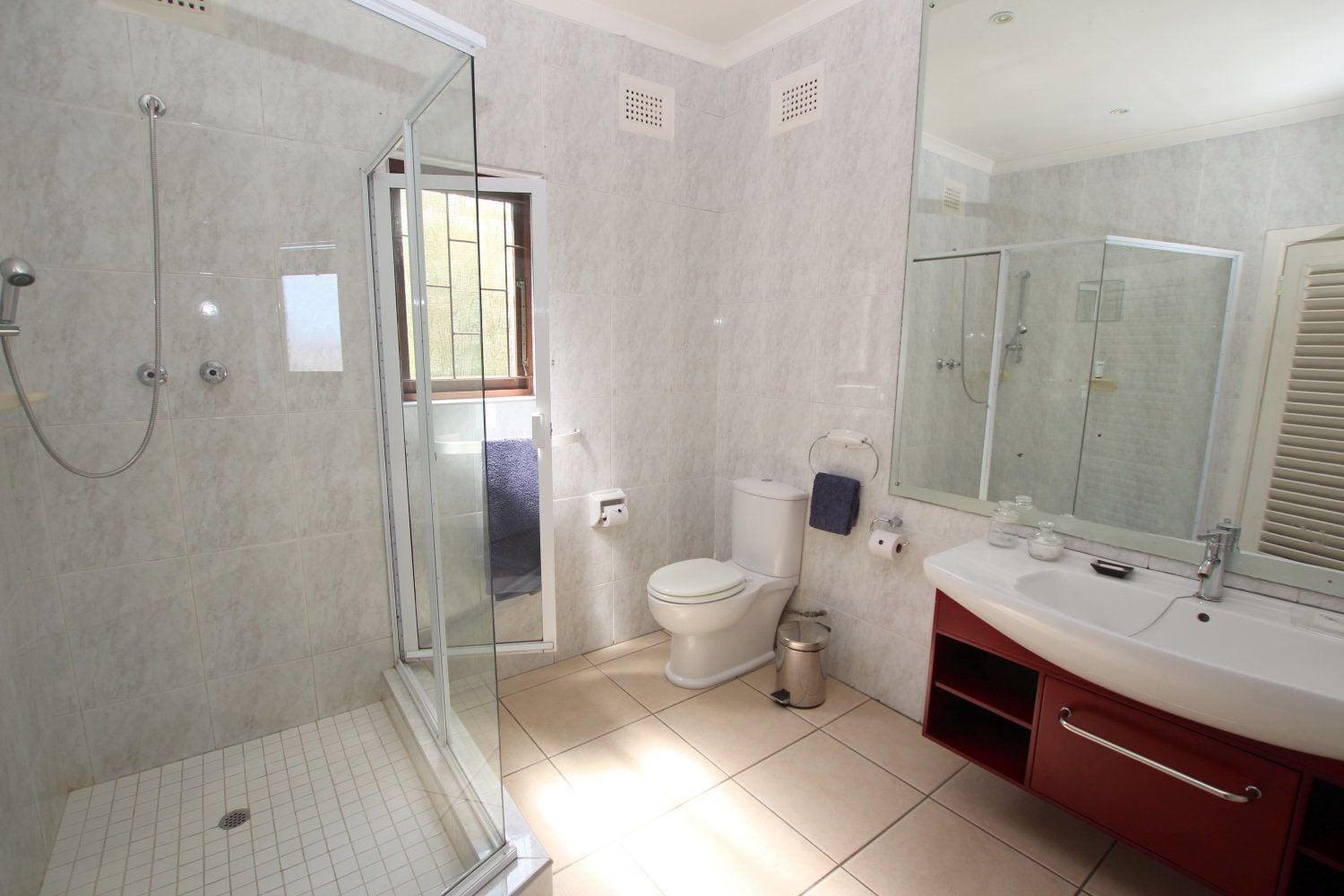 Room 3, Wailana Beach Lodge, Ugu