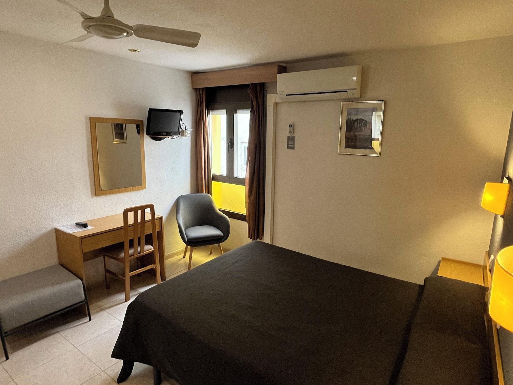 Hostal Tarra S