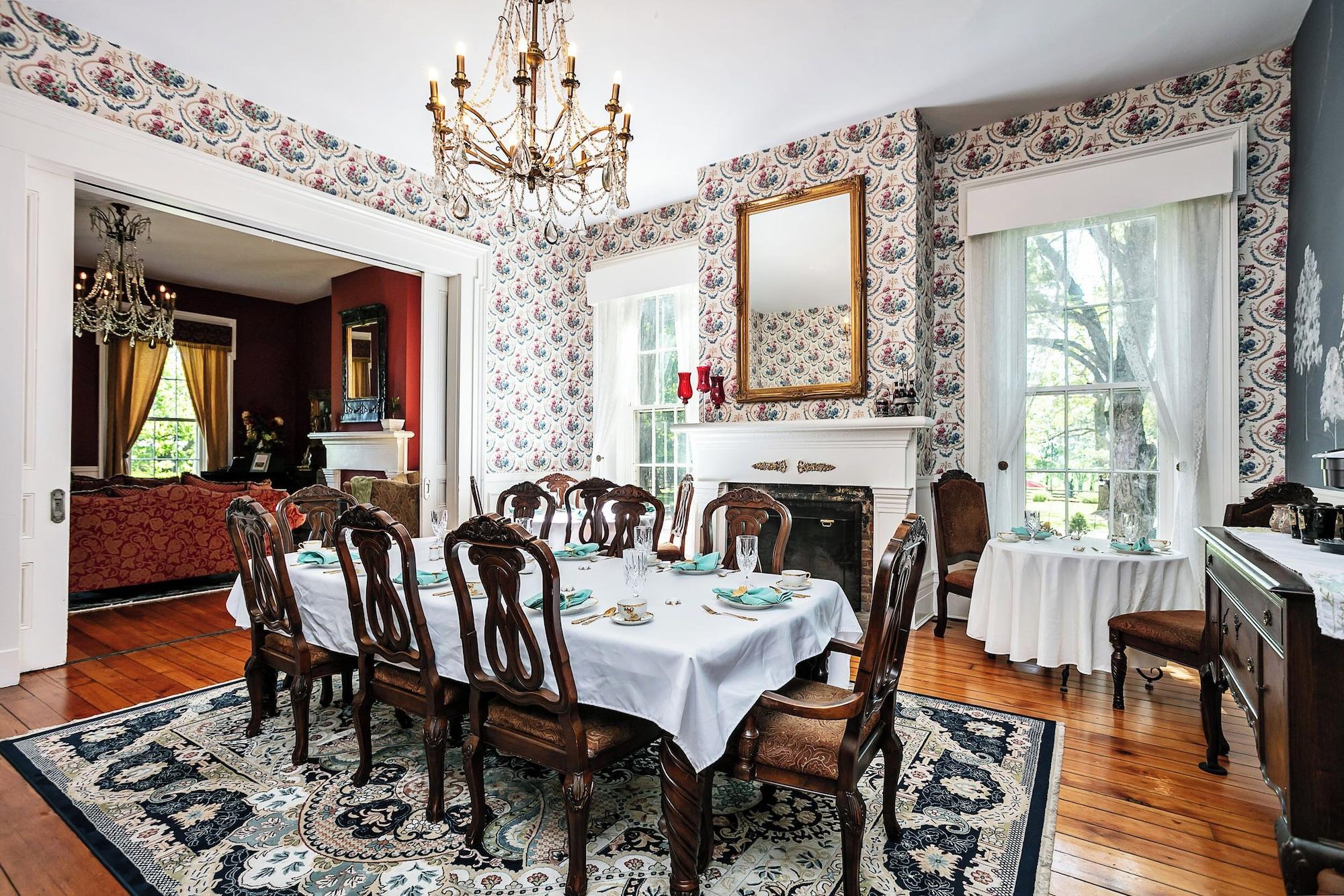 Restaurant 3, 1851 Historic Maple Hill Manor B B, Washington