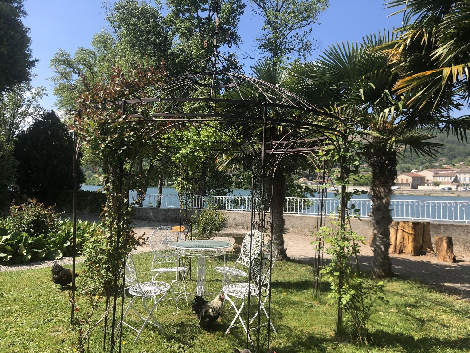 Villa Rha Na