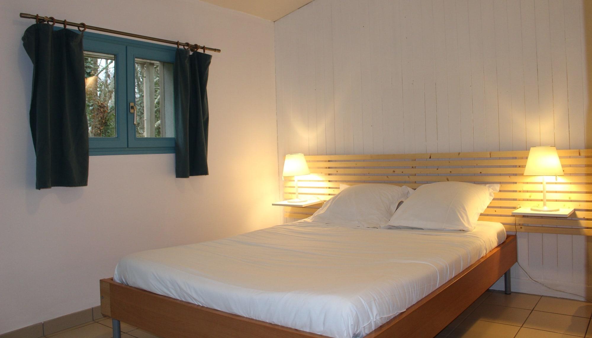 Room 5, Naa Co, Finistère