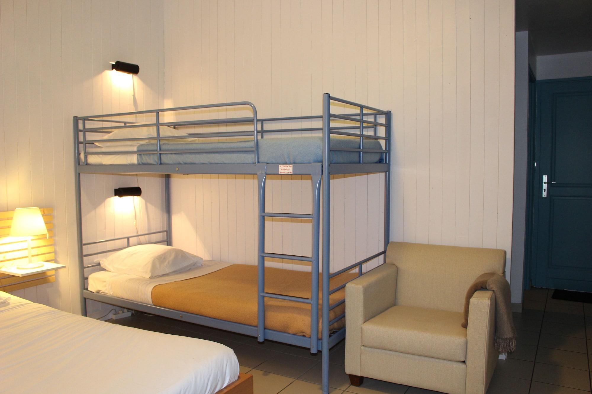 Room 3, Naa Co, Finistère