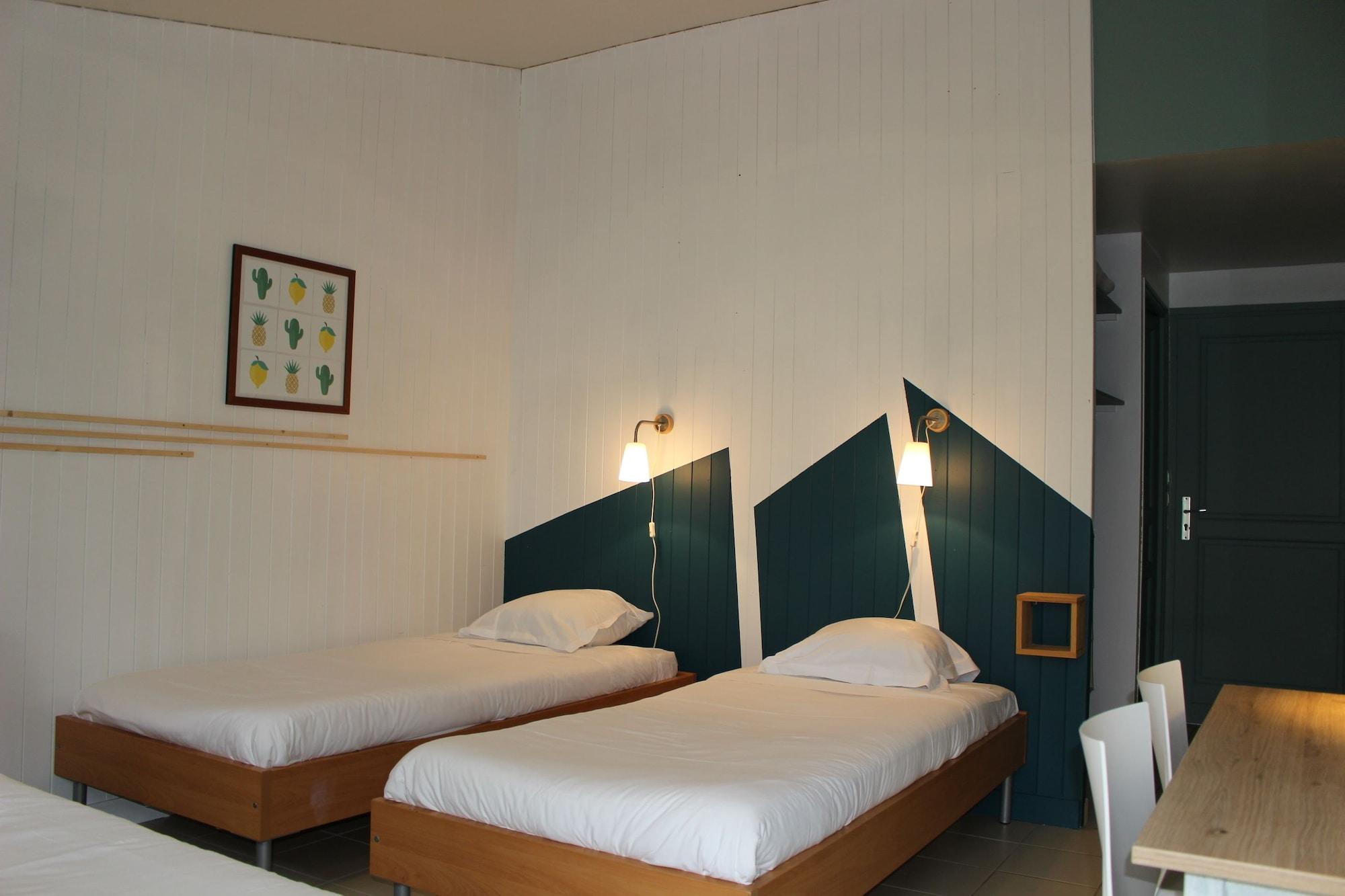 Room 2, Naa Co, Finistère