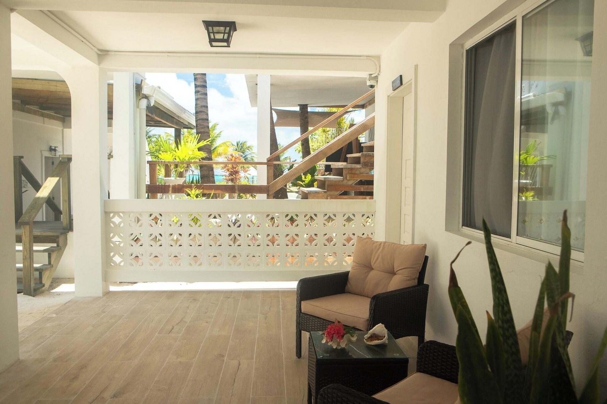 Treetops Hotel by null