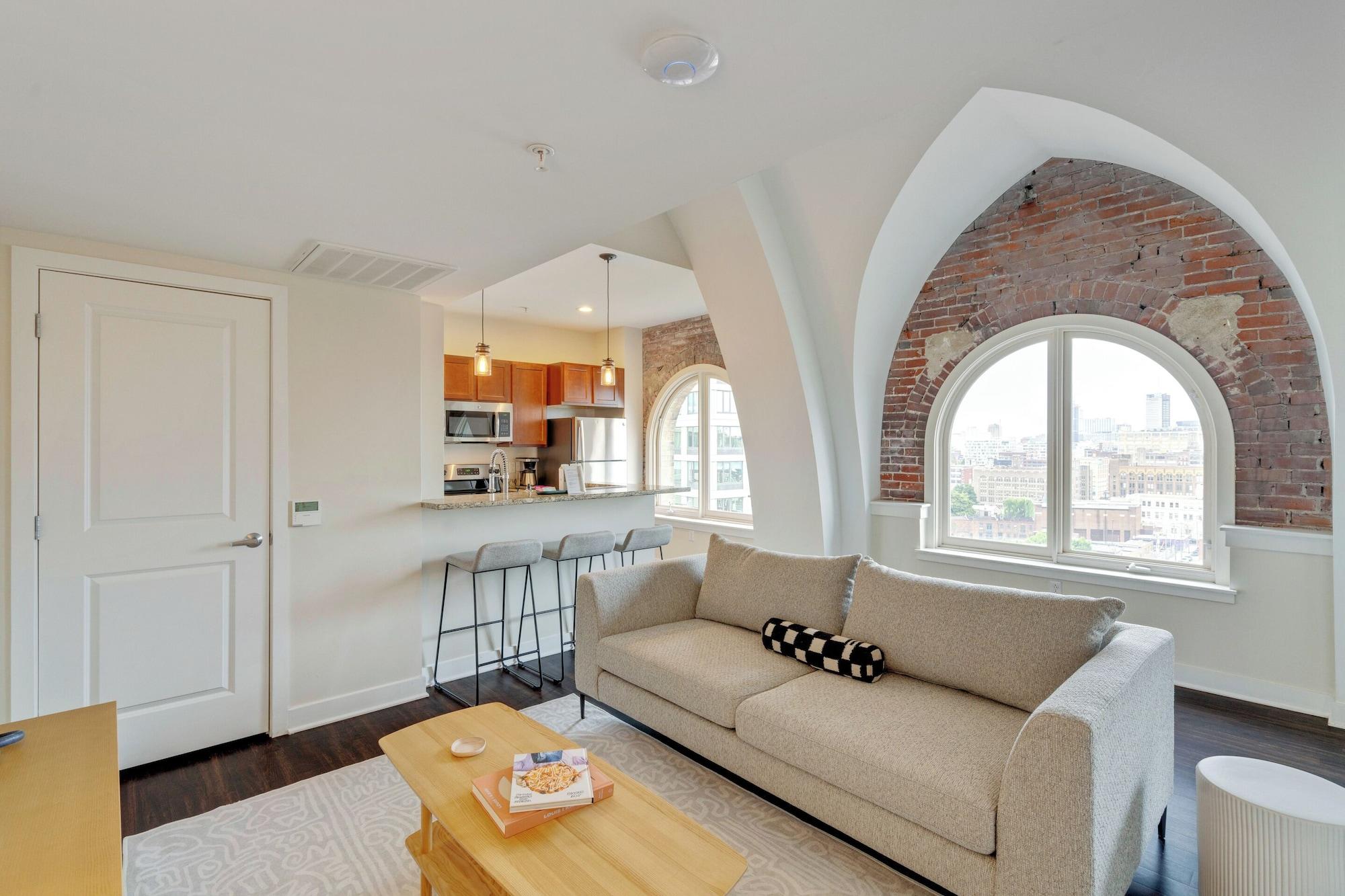 Mint House at The Divine Lorraine Hotel – Philadelphia by null