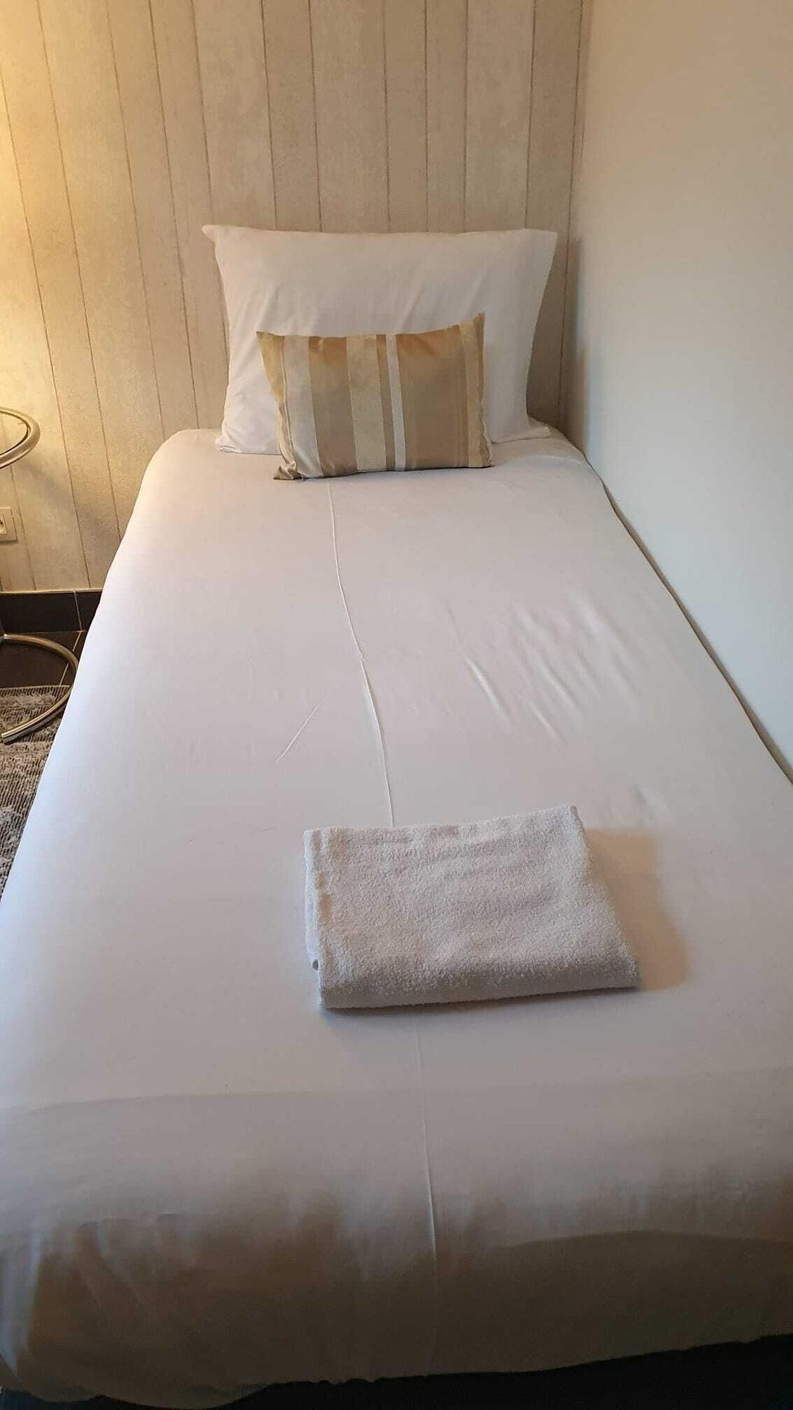 Room 4, Residence Marie Tha Rese, Bruxelles
