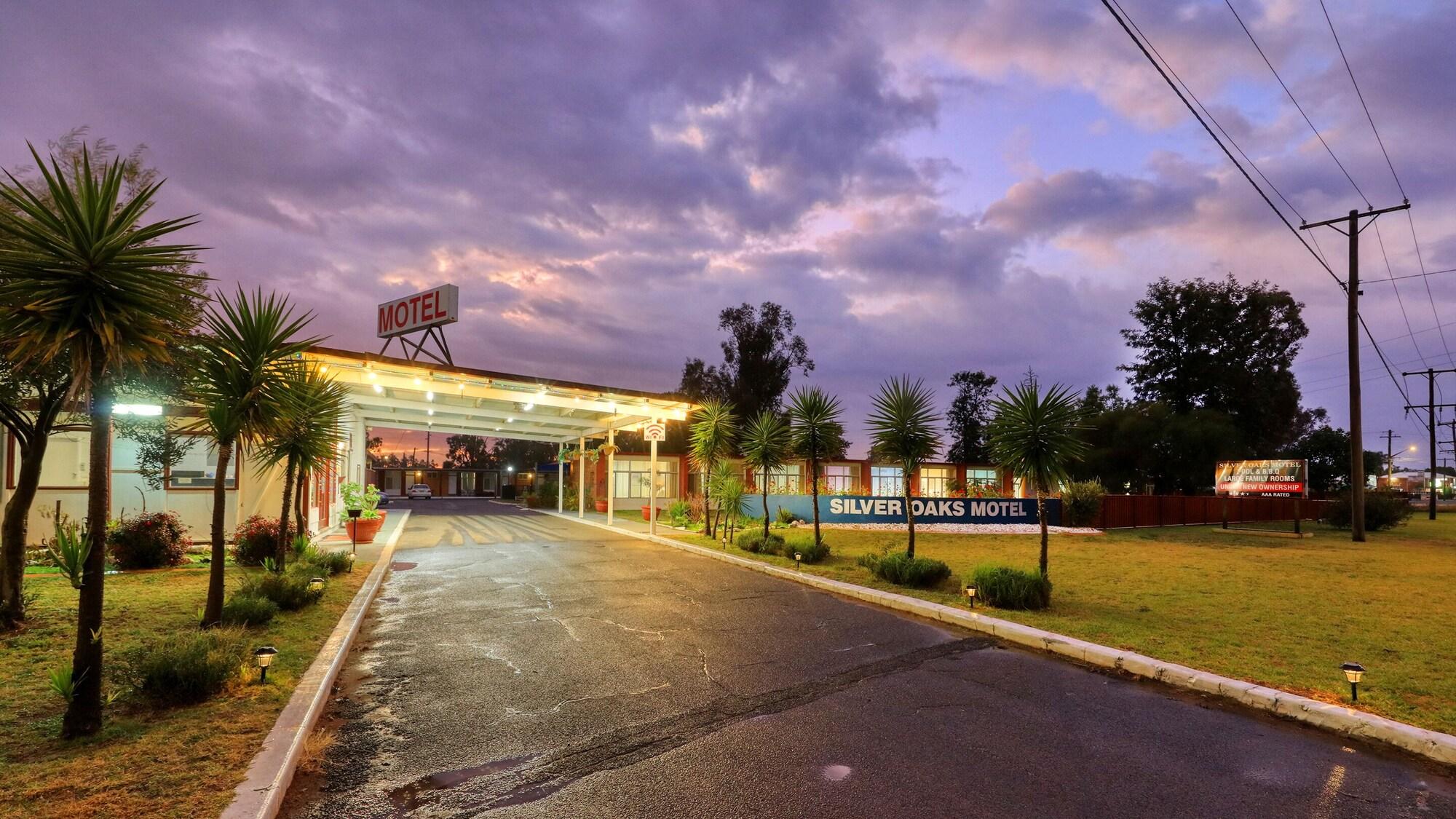Silver Oaks Motel