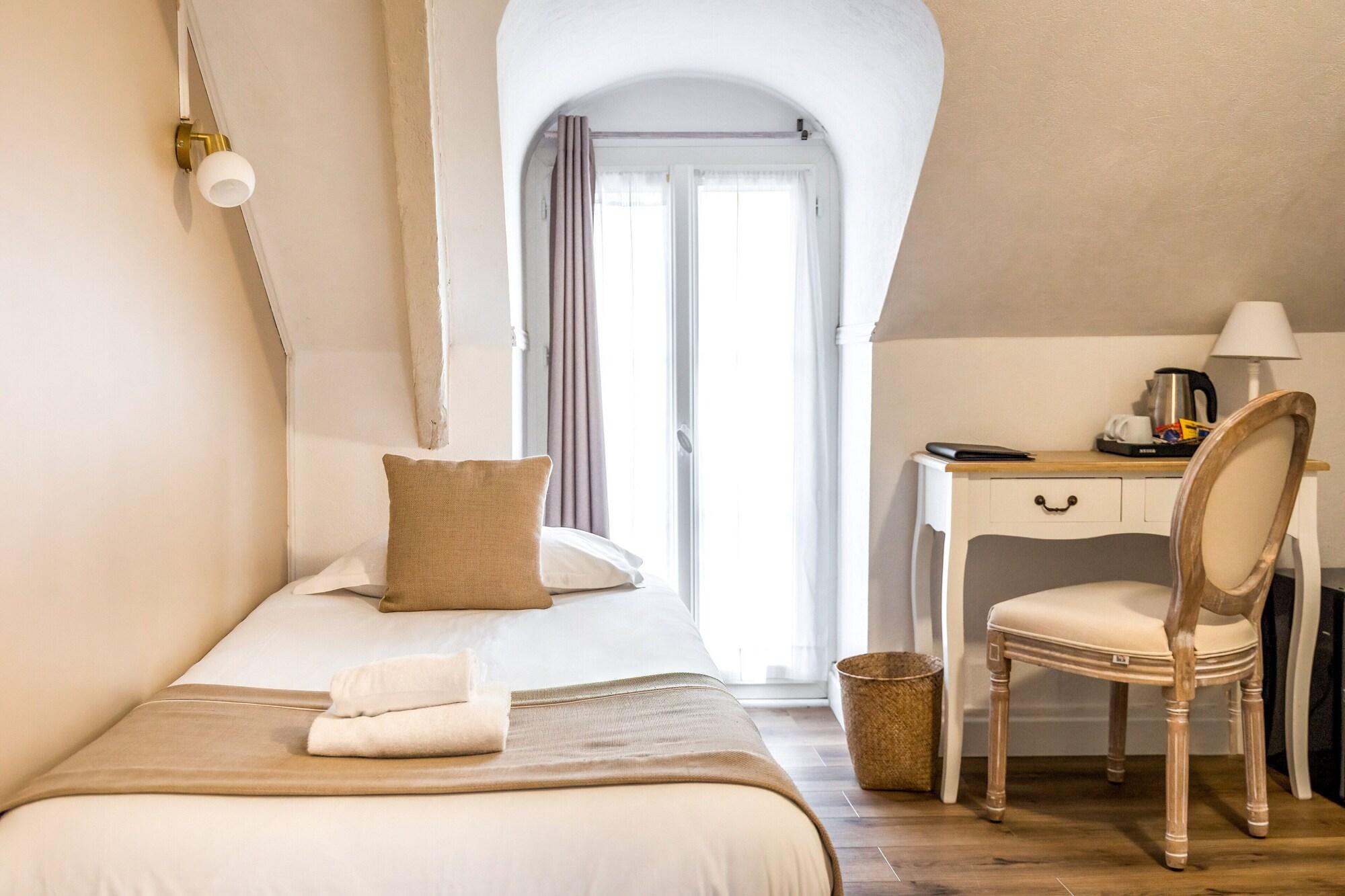 Hotel De La Porte Saint Malo by null