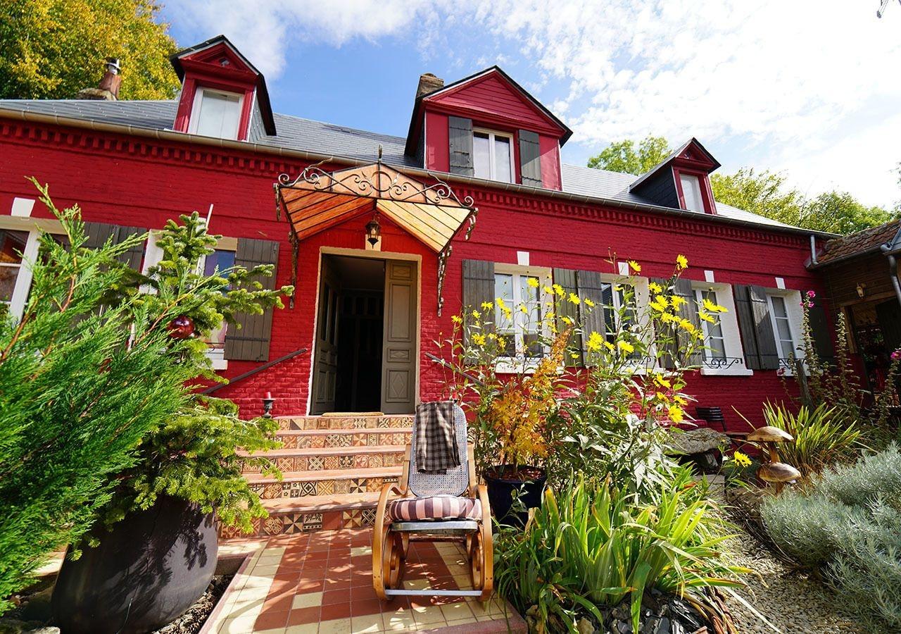 Exterior & Views