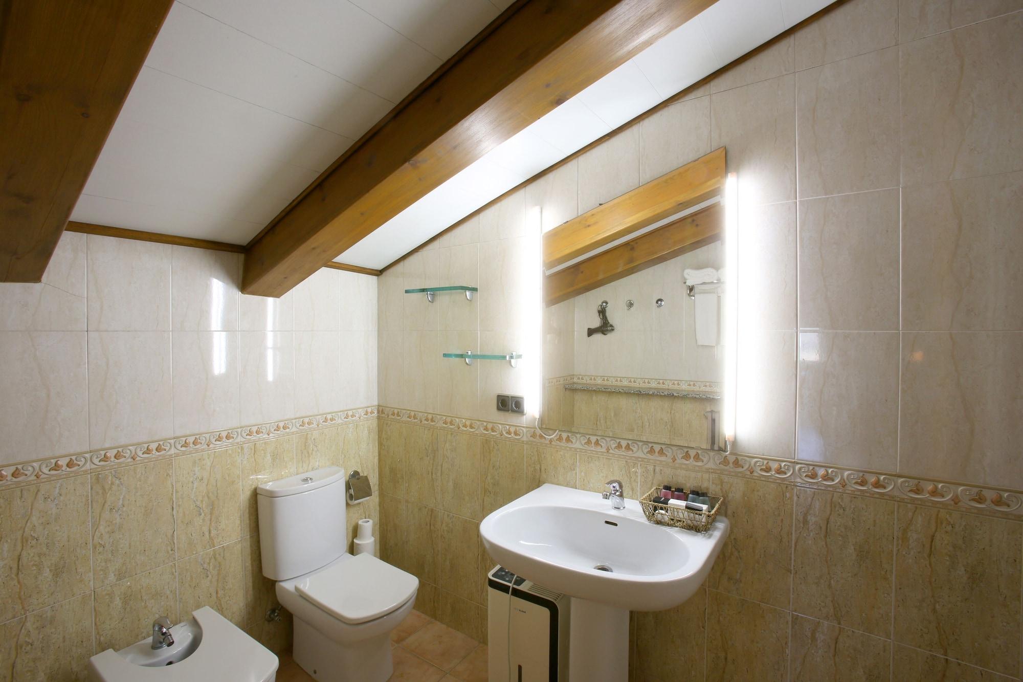 Room 5, Mas La Casassa, Girona