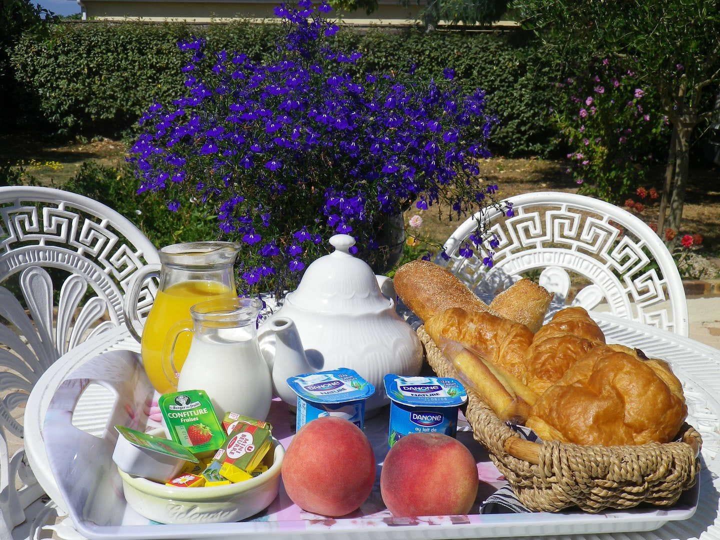 Eglantine Et Cha Vrefeuille