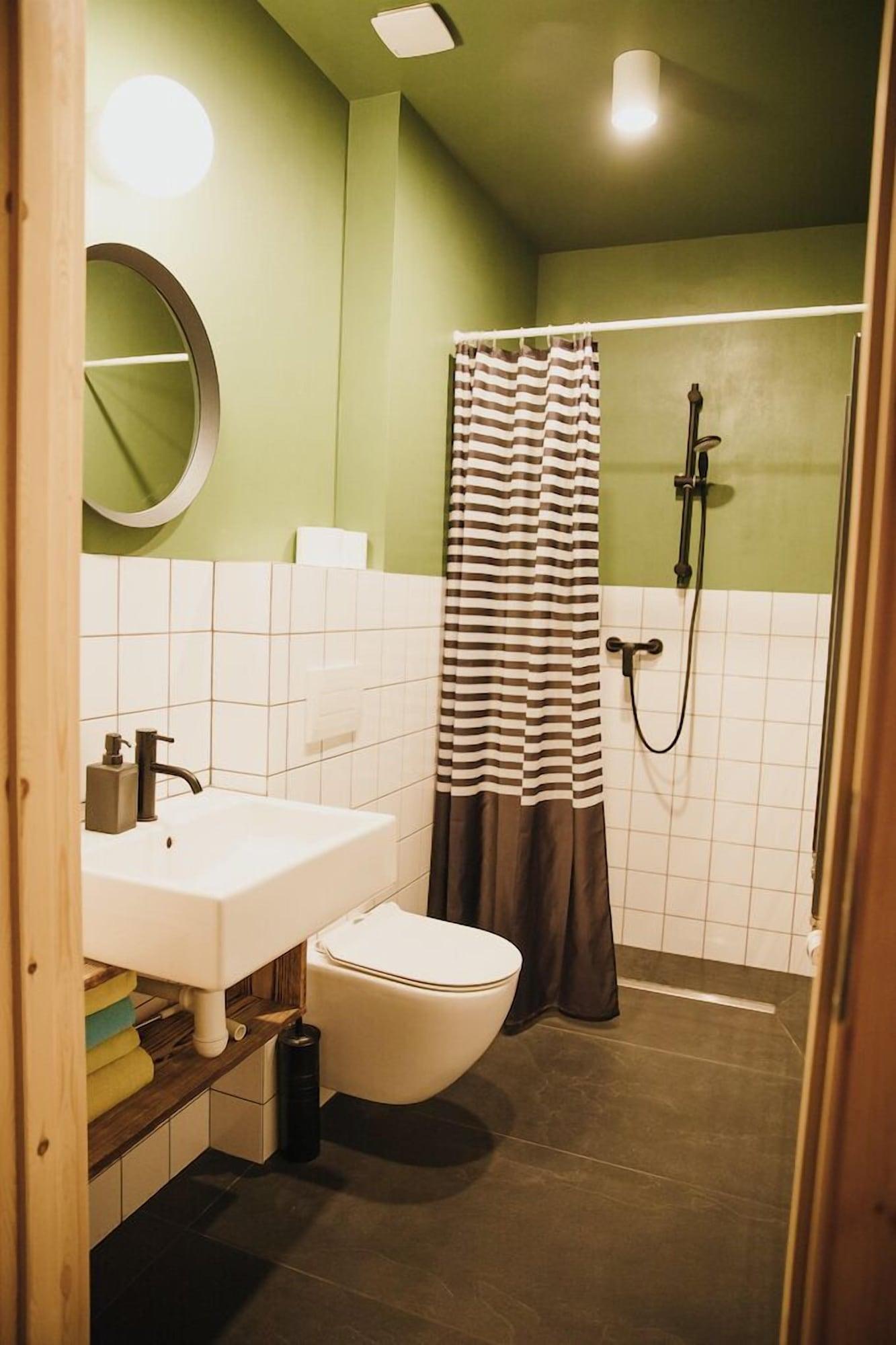 Daj Spoka J Slow Apartments
