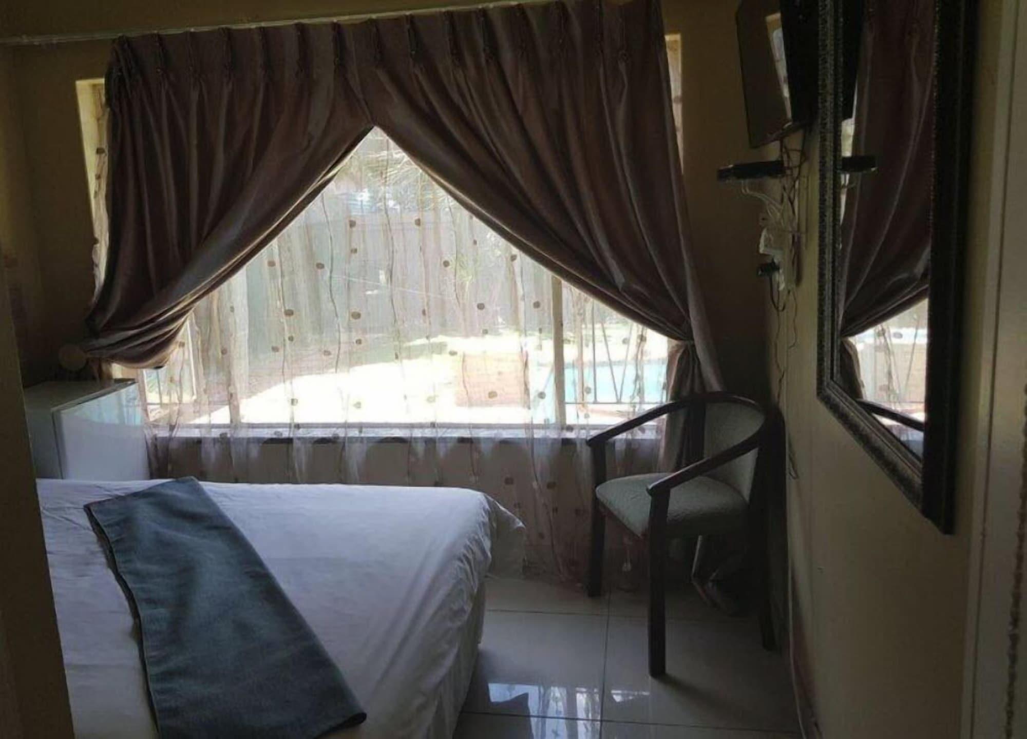 Room 4, Lauren Palace Guest House, Sedibeng