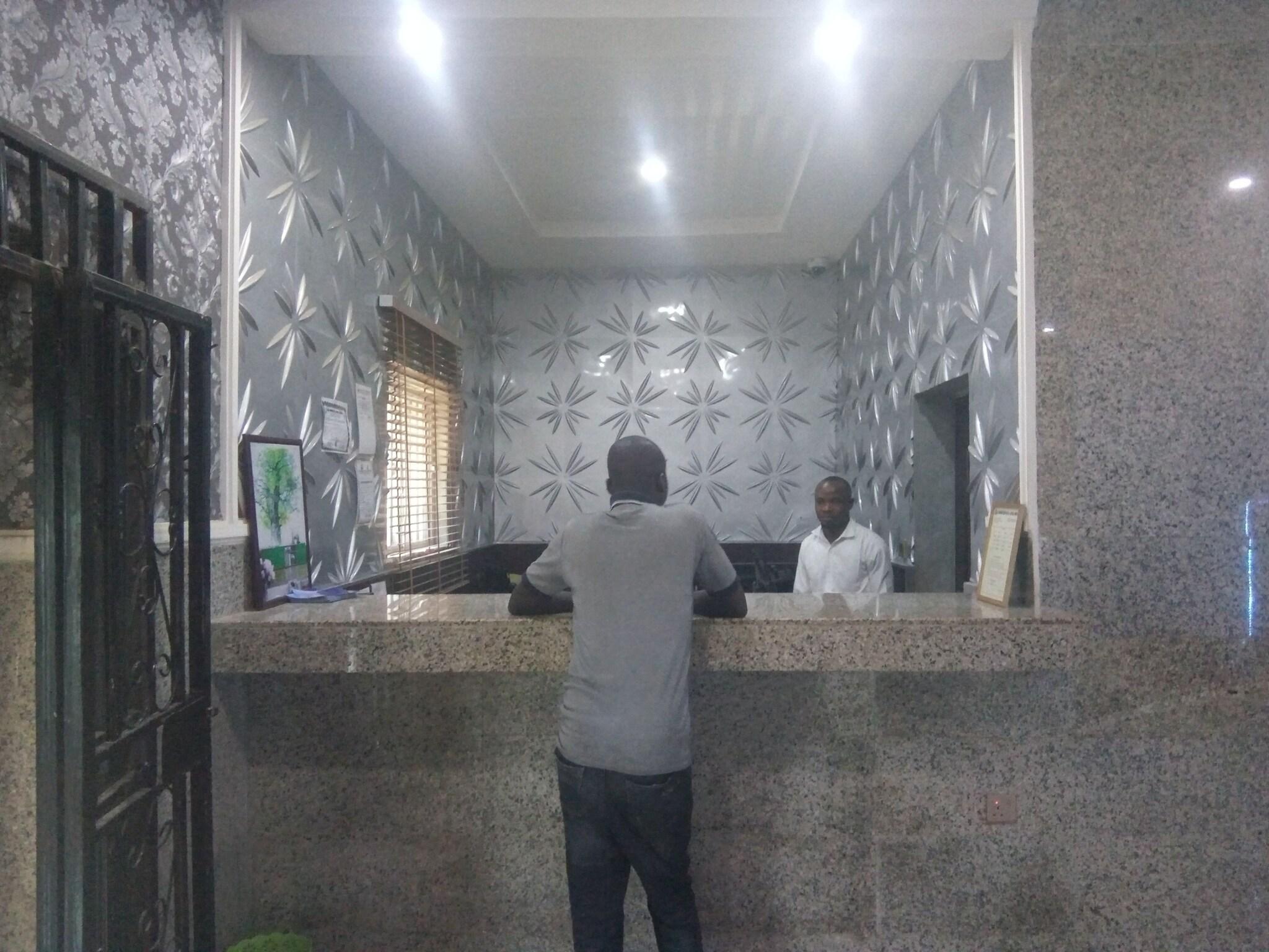 Glamour Park Hotel Suites