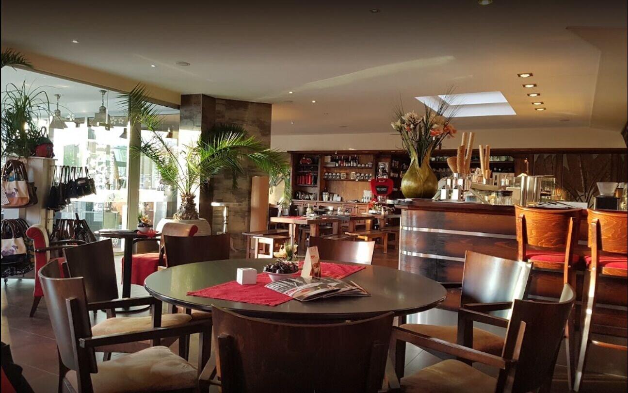 Moness Hotel Und Kaffeera Sterei