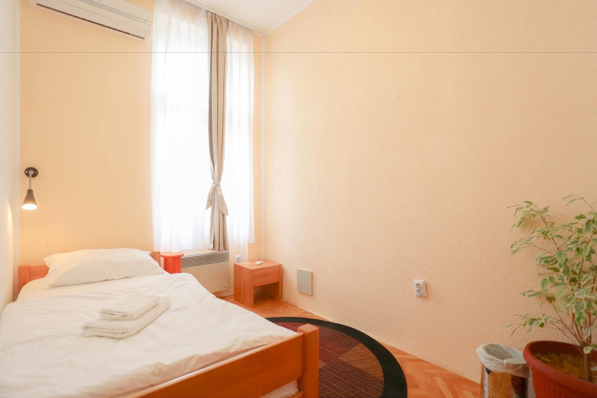 Pigeon Square Rooms