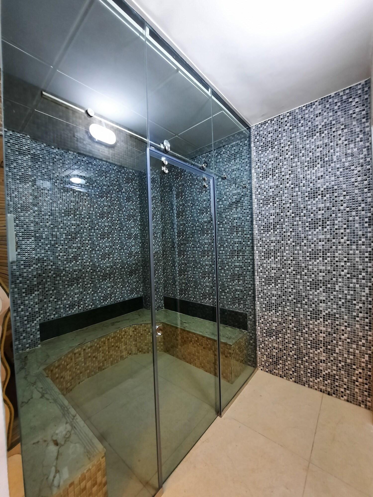 Diamond Star Hotel