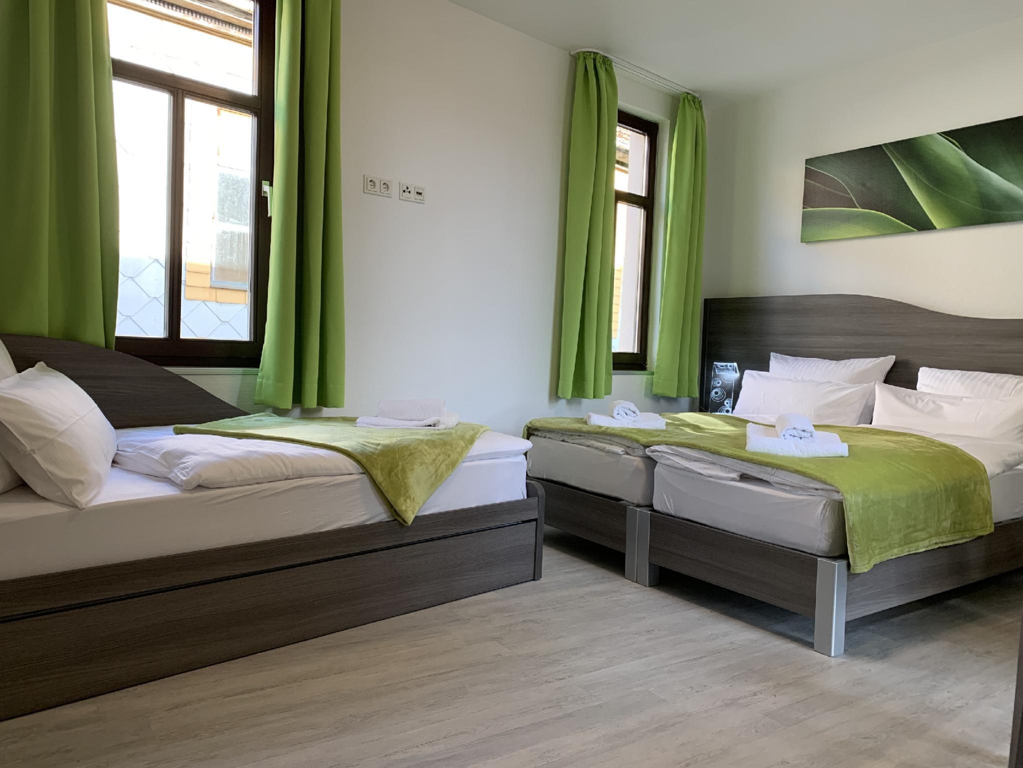 Exterior & Views 2, Rha Ner Ferienwohnung, Wartburgkreis