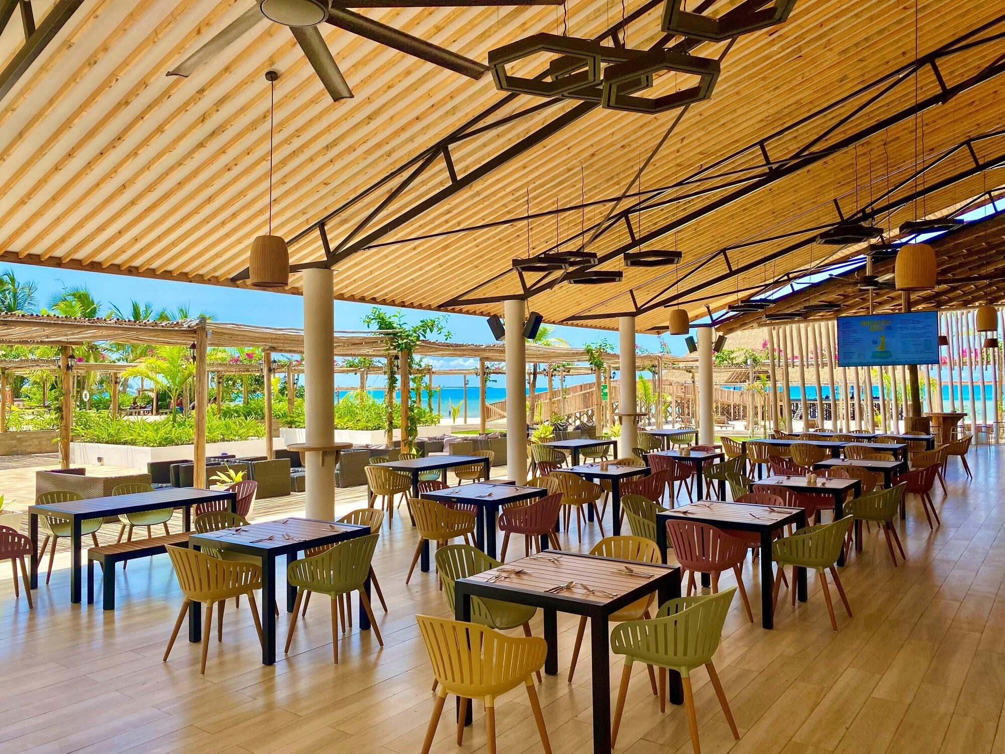 Giraffe Beach Hotel