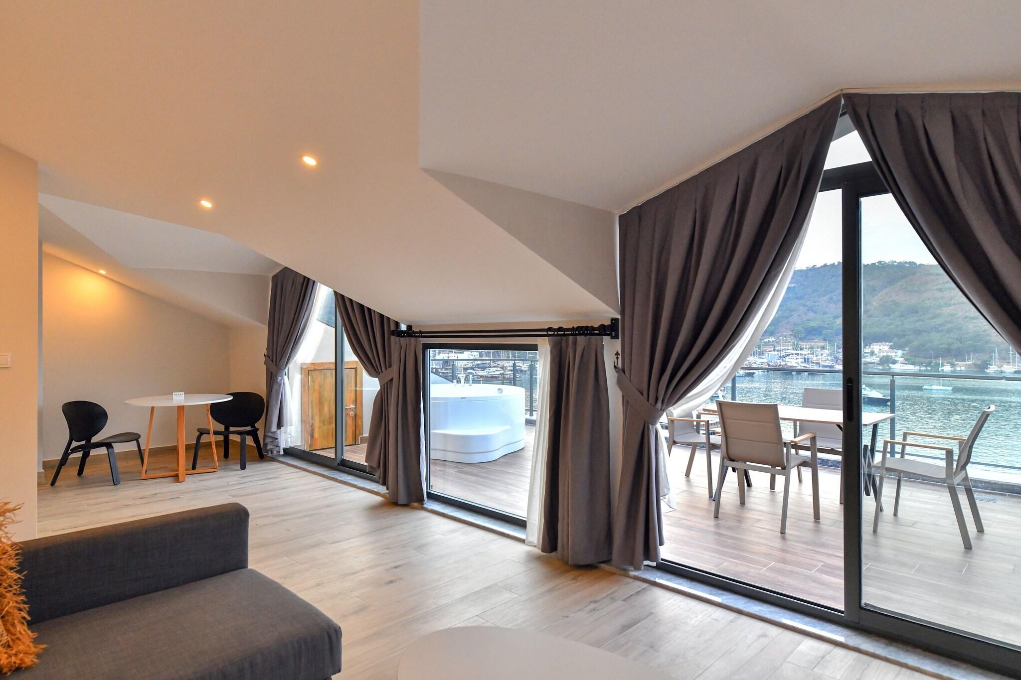 Exterior & Views